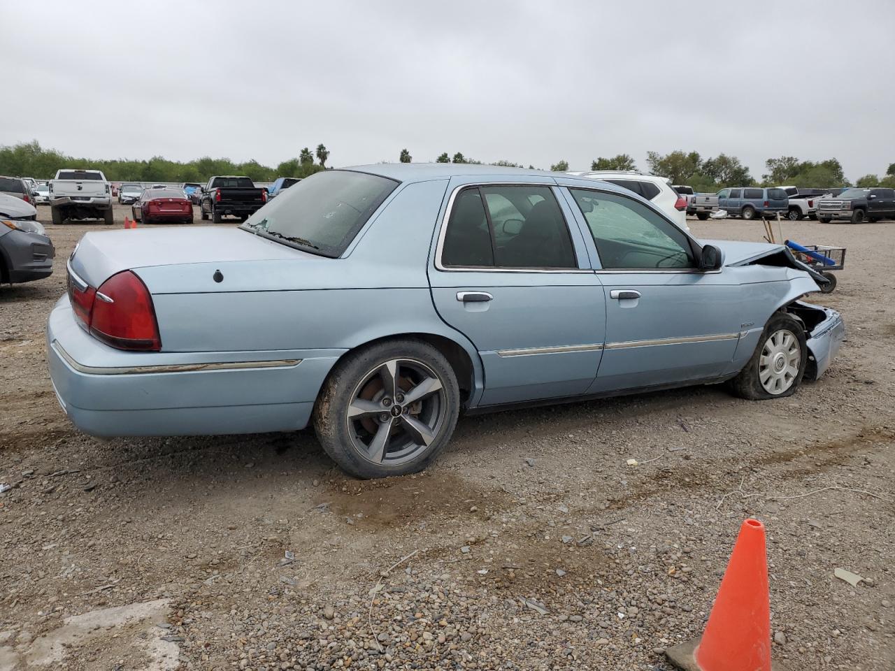 Photo 2 VIN: 2MEFM75WX5X627851 - MERCURY GRAND MARQUIS 