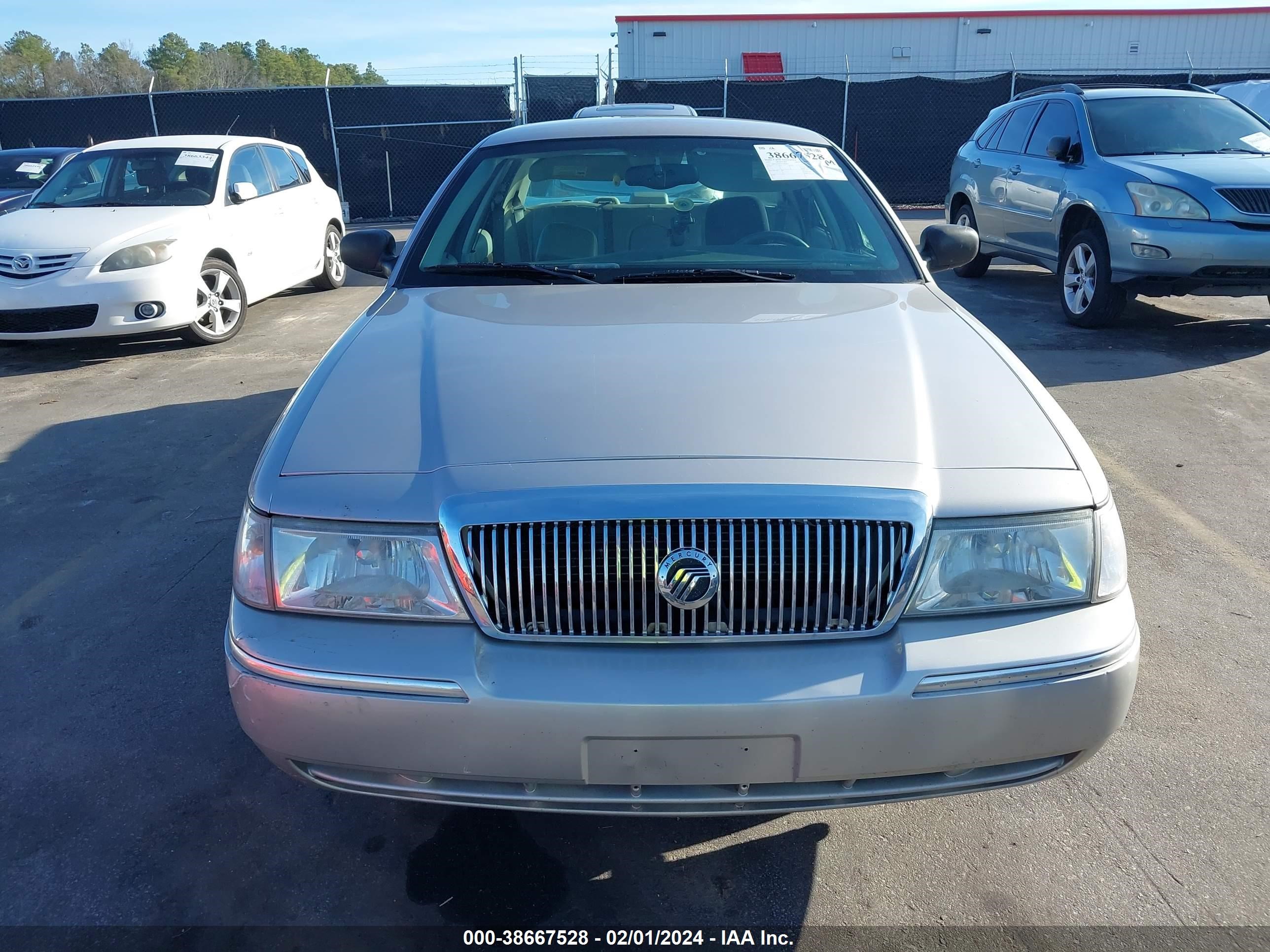 Photo 11 VIN: 2MEFM75WX5X649817 - MERCURY GRAND MARQUIS 