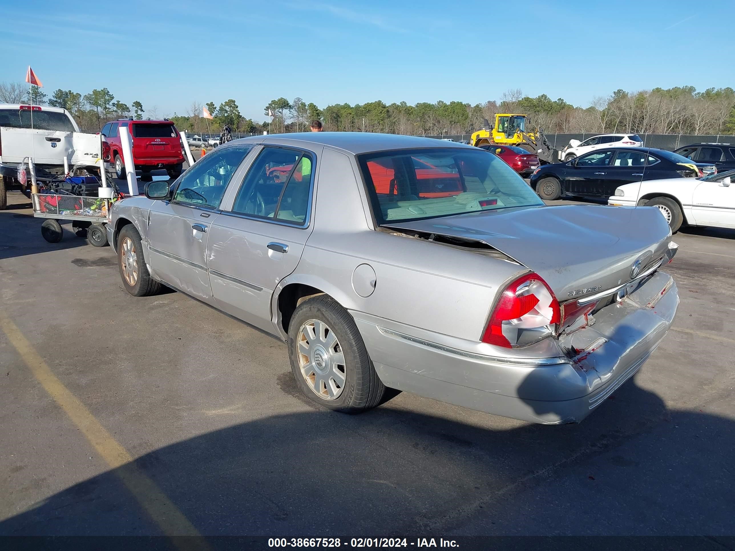 Photo 2 VIN: 2MEFM75WX5X649817 - MERCURY GRAND MARQUIS 