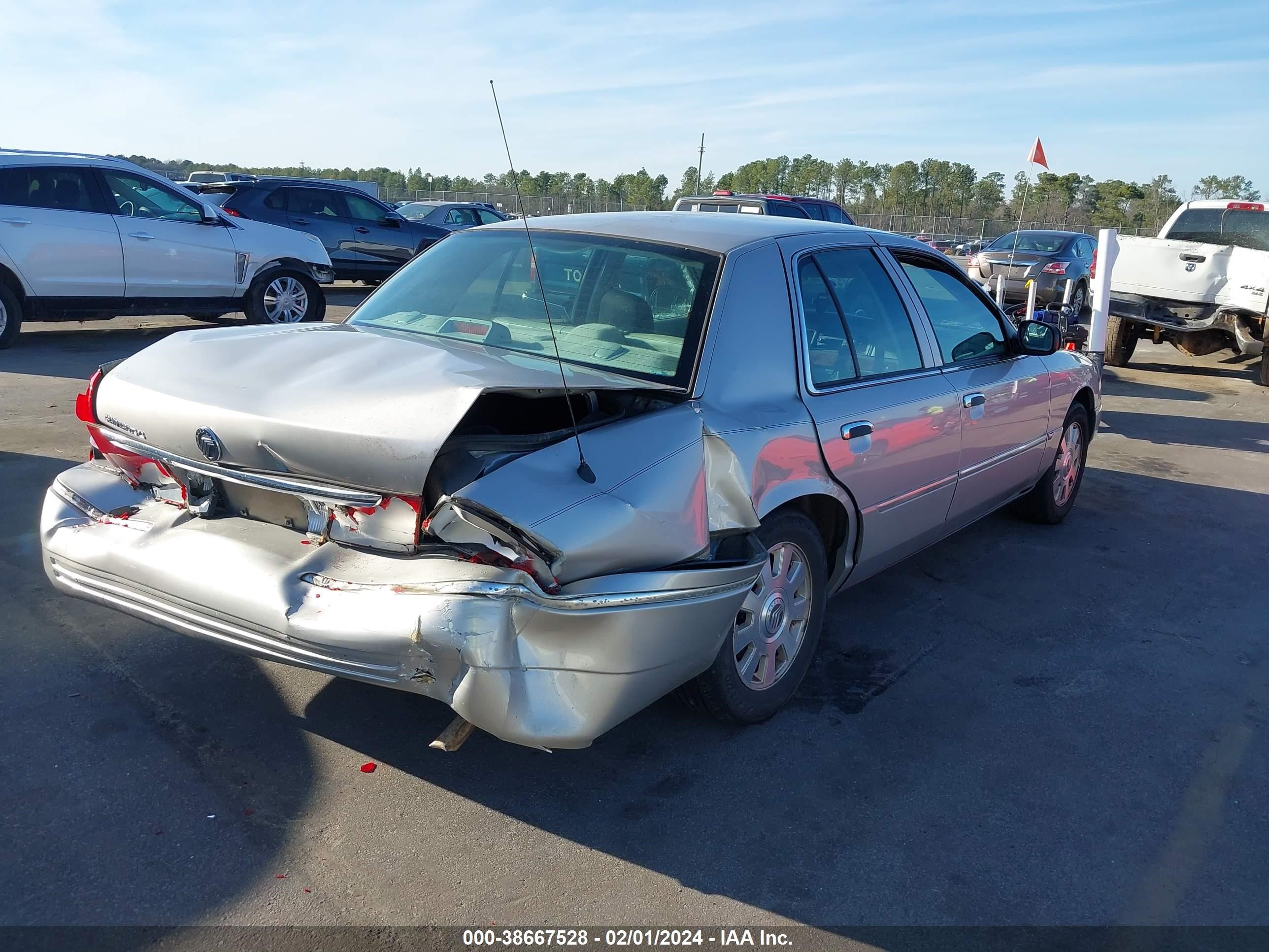 Photo 3 VIN: 2MEFM75WX5X649817 - MERCURY GRAND MARQUIS 