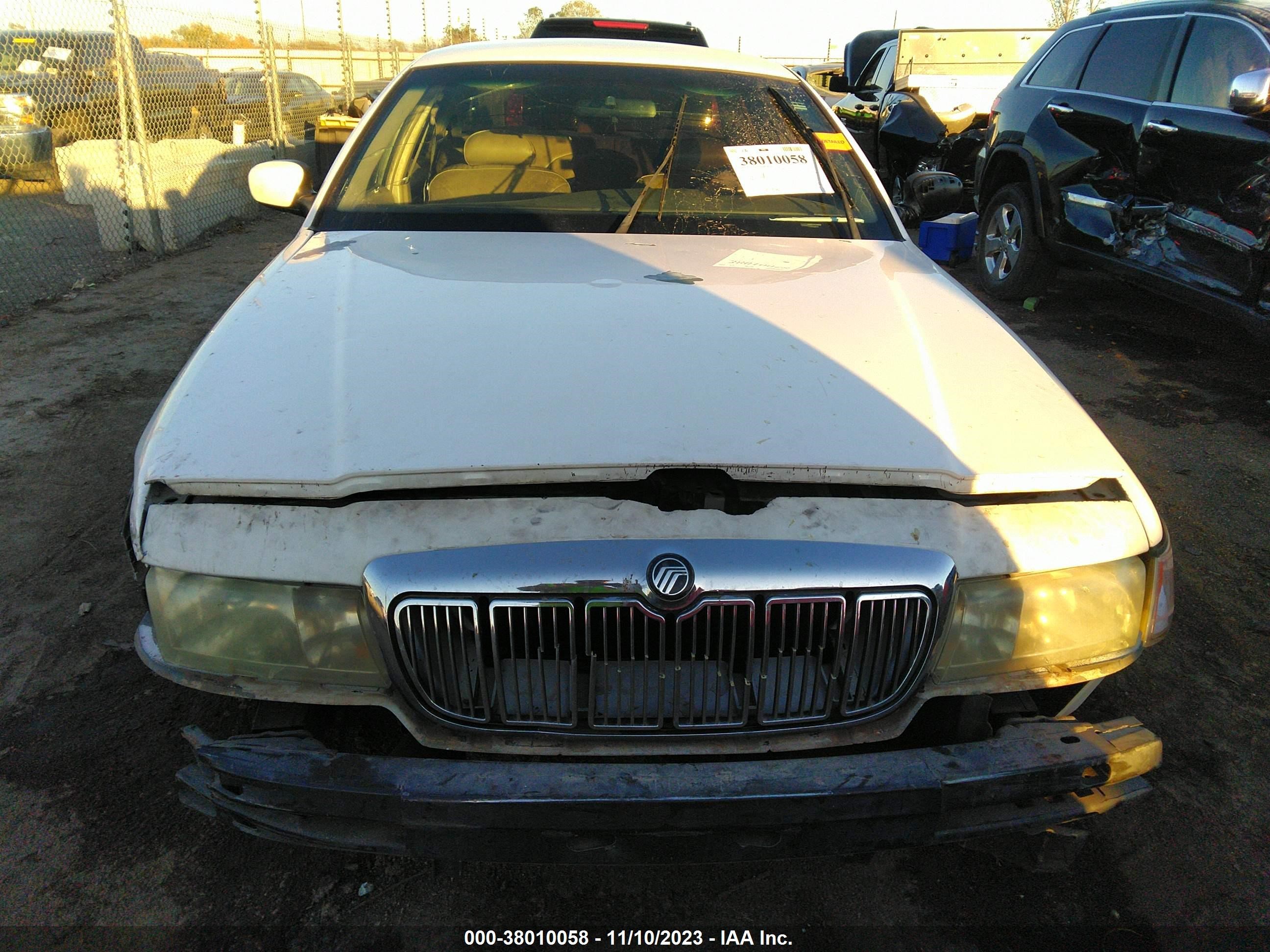 Photo 11 VIN: 2MEFM75WXXX655460 - MERCURY GRAND MARQUIS 