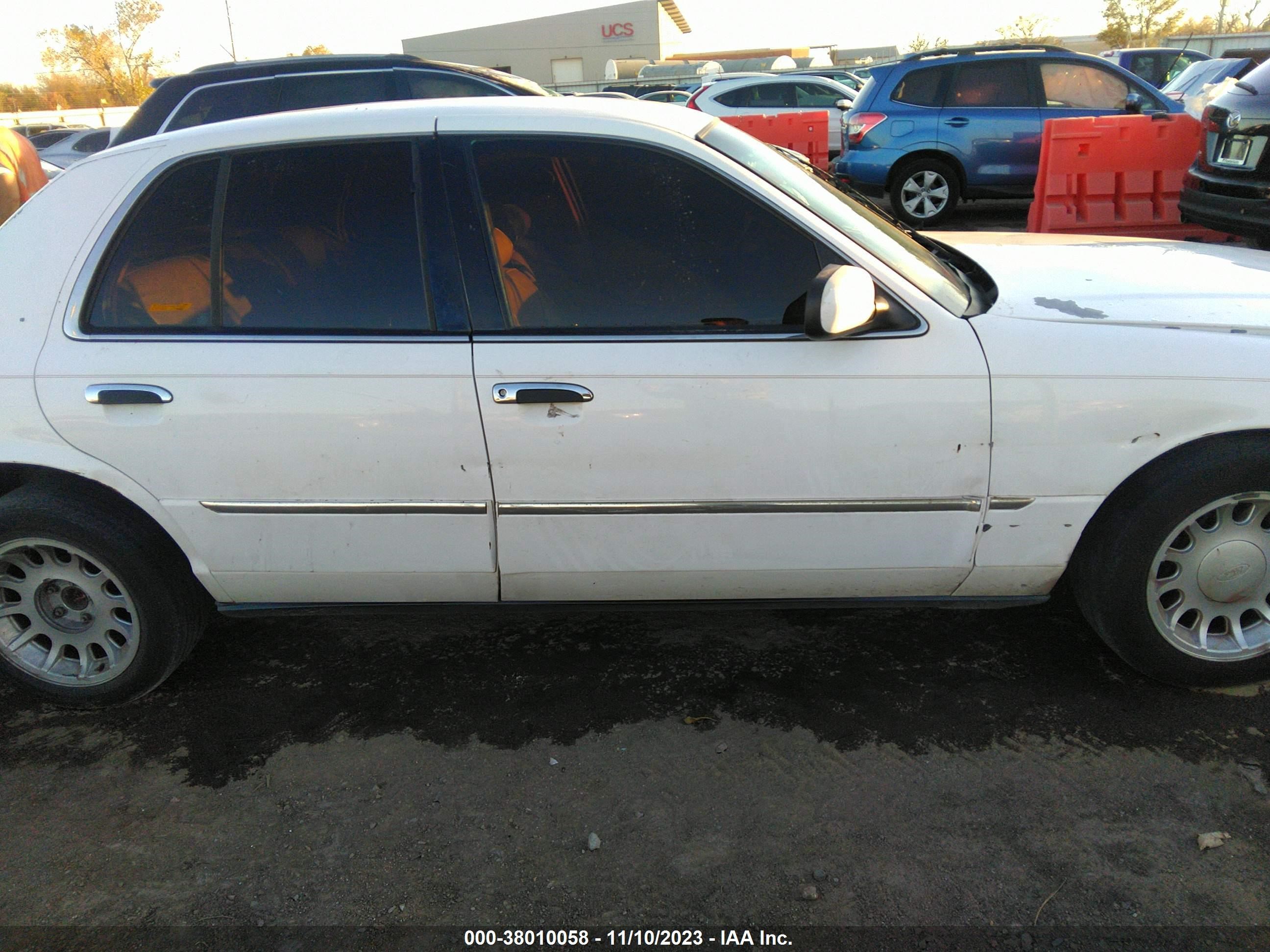 Photo 12 VIN: 2MEFM75WXXX655460 - MERCURY GRAND MARQUIS 