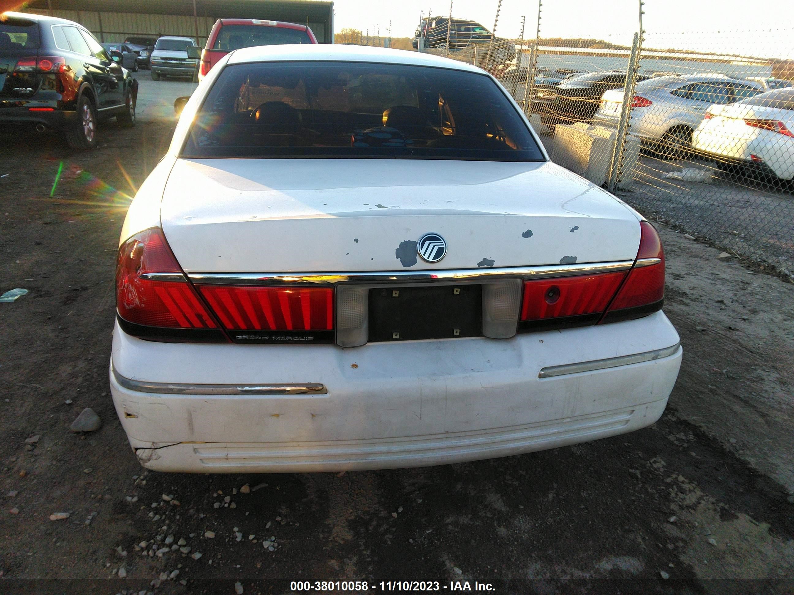 Photo 15 VIN: 2MEFM75WXXX655460 - MERCURY GRAND MARQUIS 