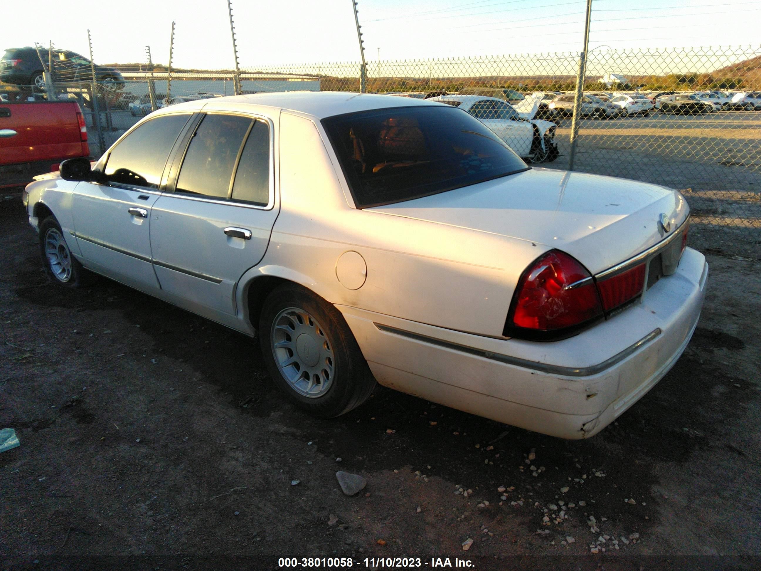 Photo 2 VIN: 2MEFM75WXXX655460 - MERCURY GRAND MARQUIS 