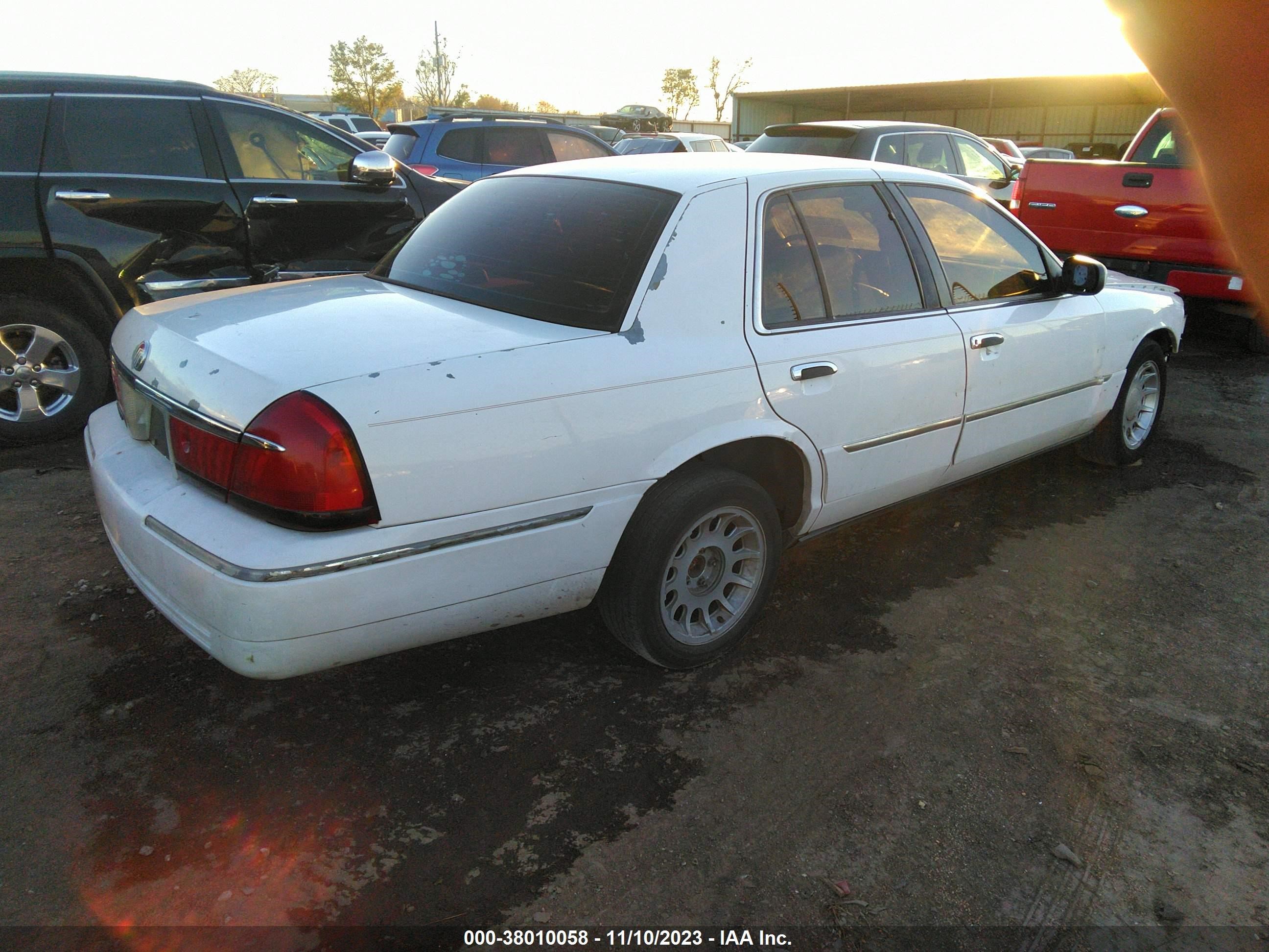 Photo 3 VIN: 2MEFM75WXXX655460 - MERCURY GRAND MARQUIS 