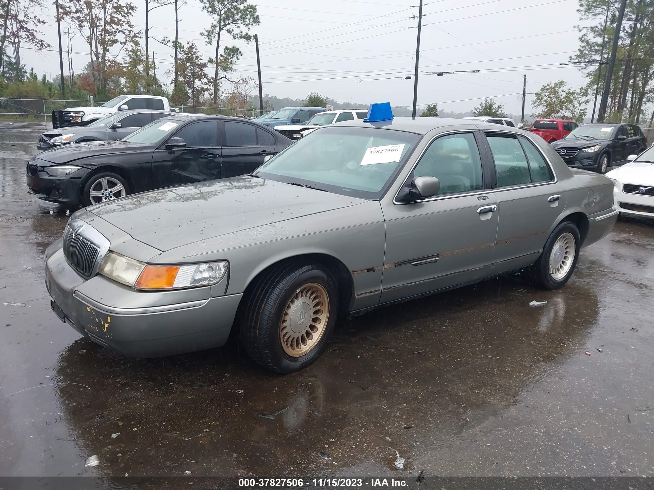 Photo 1 VIN: 2MEFM75WXYX613968 - MERCURY GRAND MARQUIS 