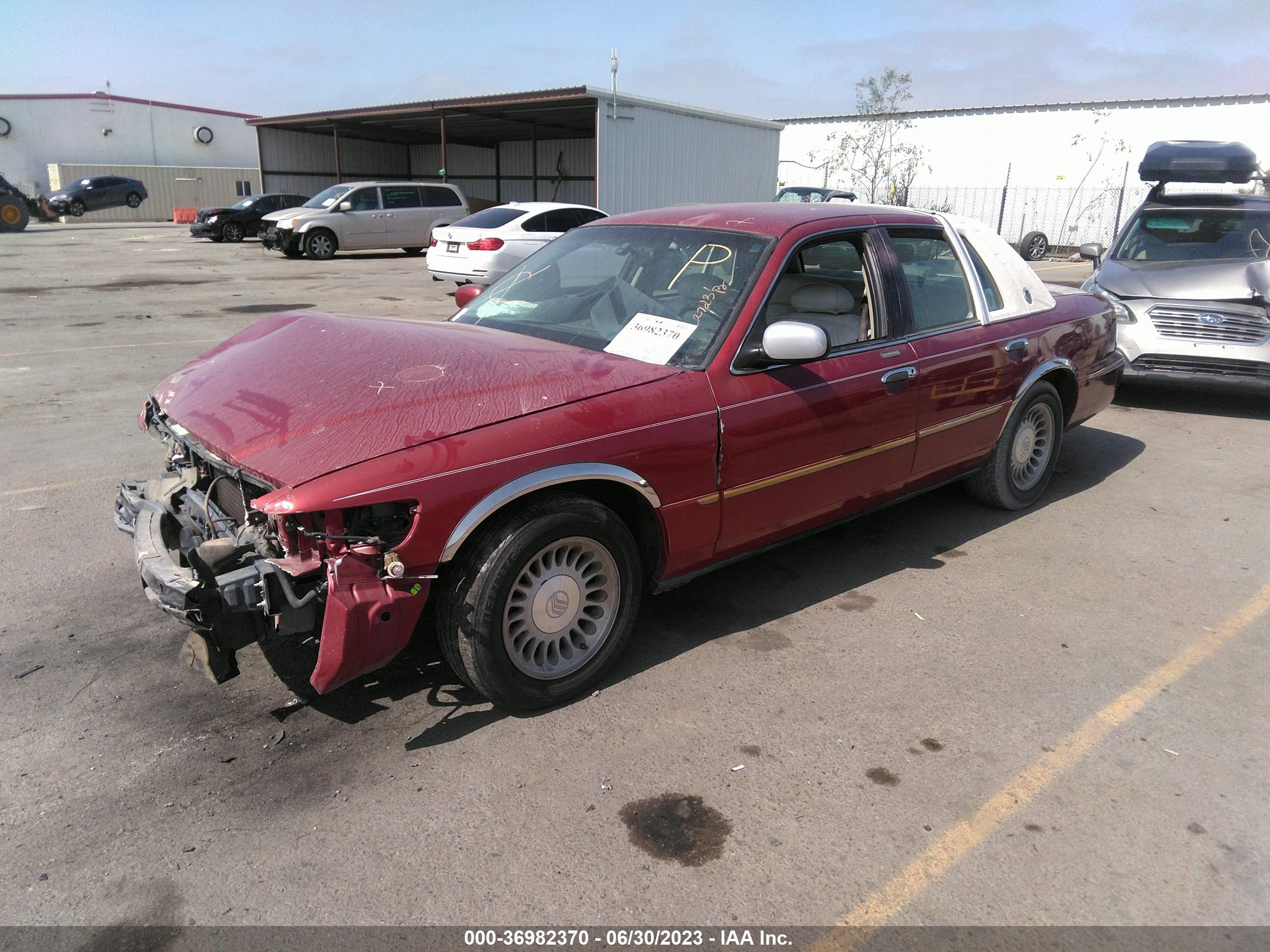 Photo 1 VIN: 2MEFM75WXYX675483 - MERCURY GRAND MARQUIS 