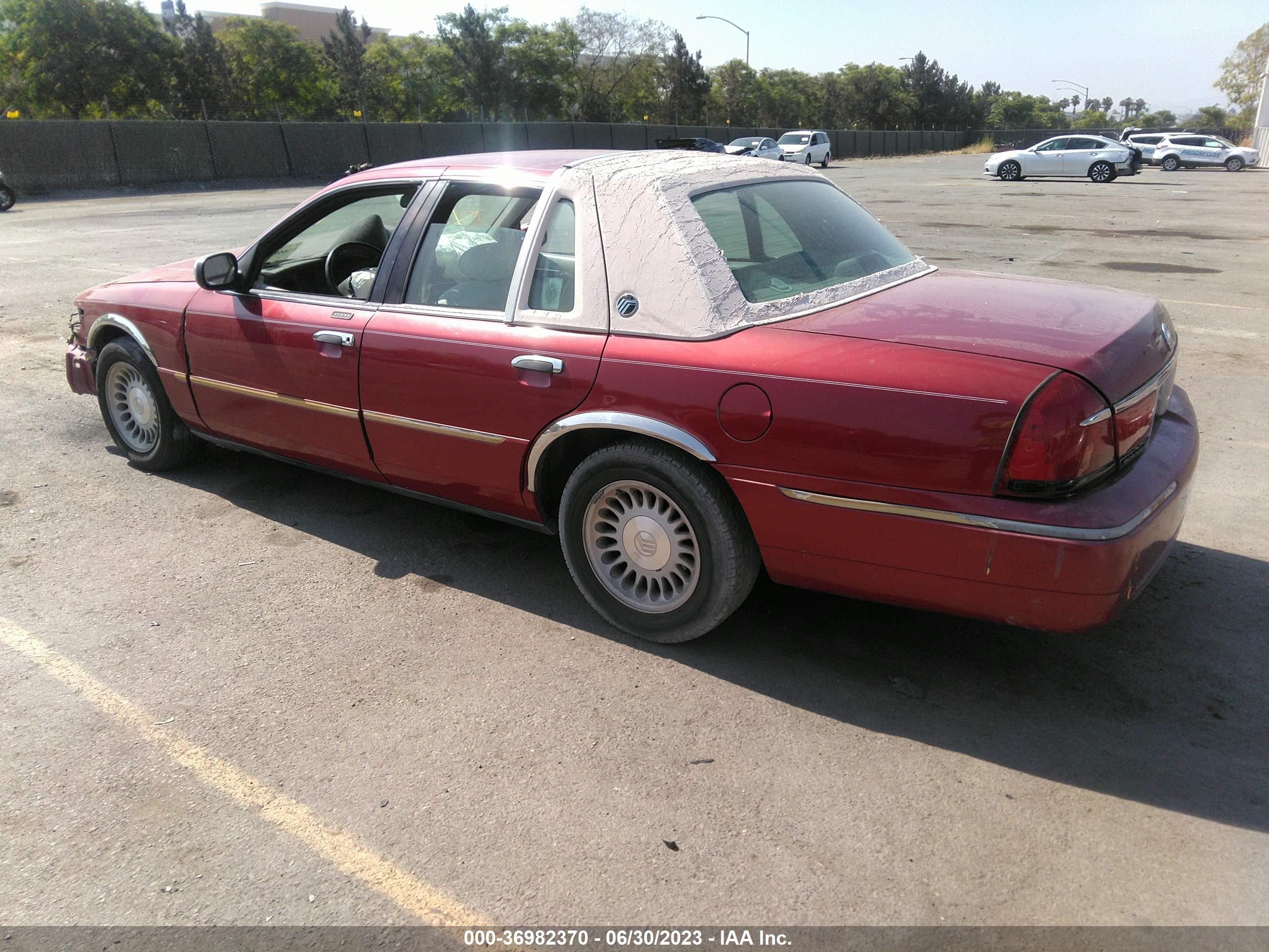 Photo 2 VIN: 2MEFM75WXYX675483 - MERCURY GRAND MARQUIS 