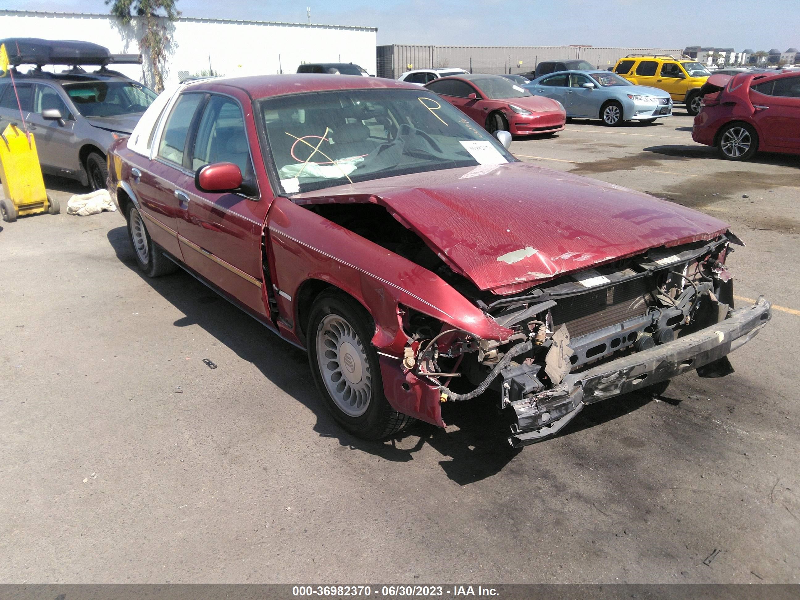 Photo 5 VIN: 2MEFM75WXYX675483 - MERCURY GRAND MARQUIS 