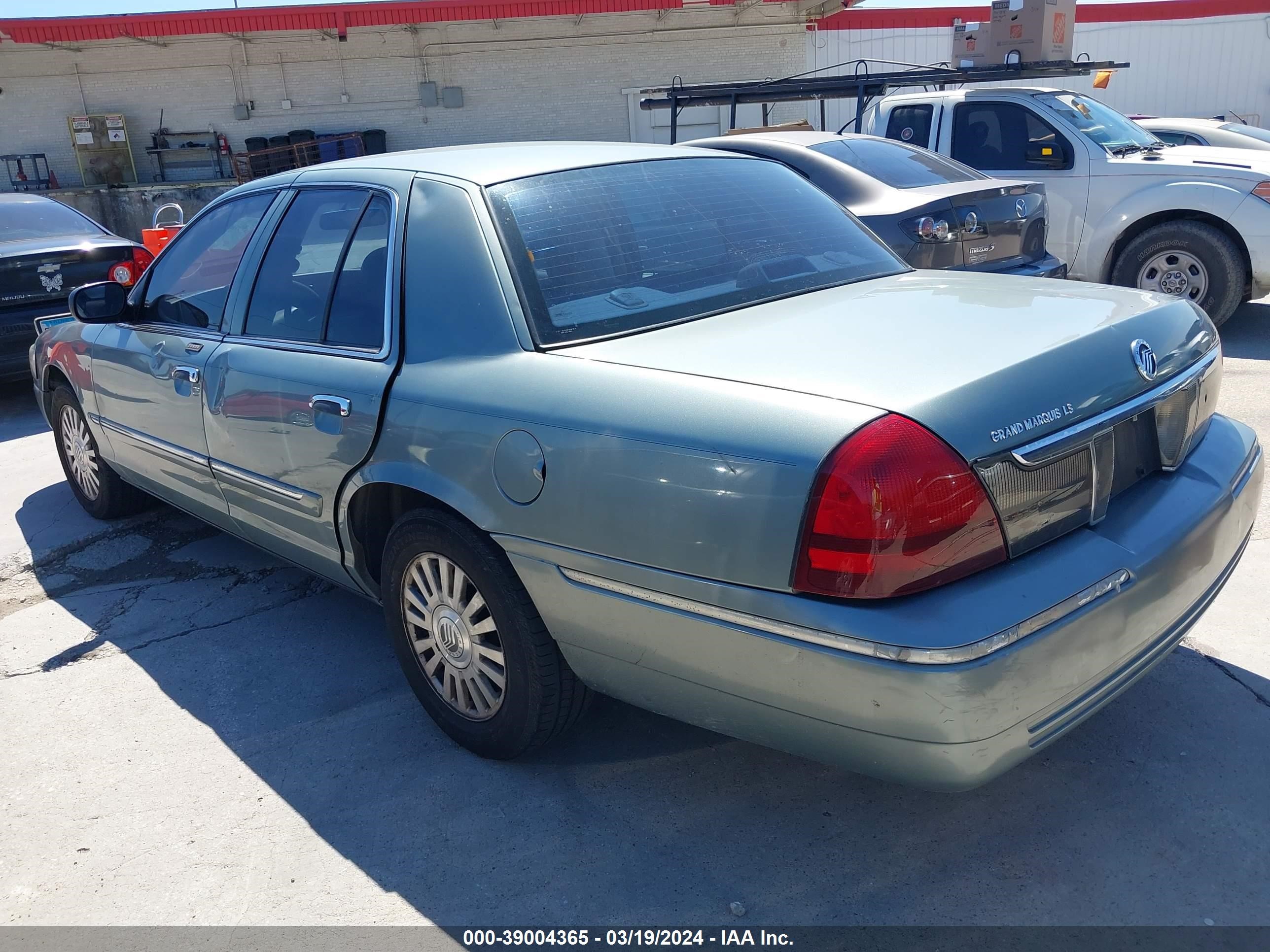 Photo 2 VIN: 2MEHM75V06X610400 - MERCURY GRAND MARQUIS 