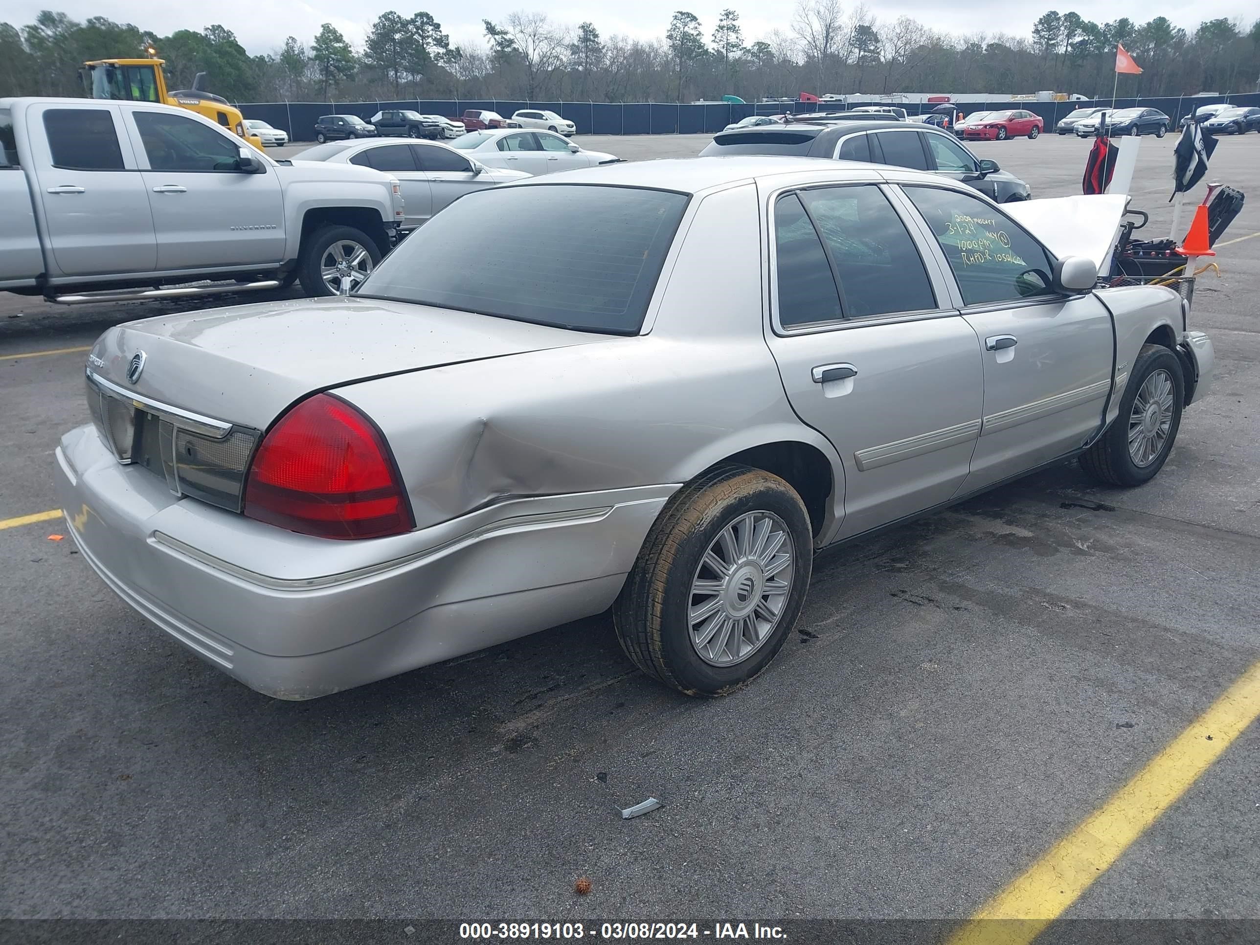 Photo 3 VIN: 2MEHM75V09X627394 - MERCURY GRAND MARQUIS 