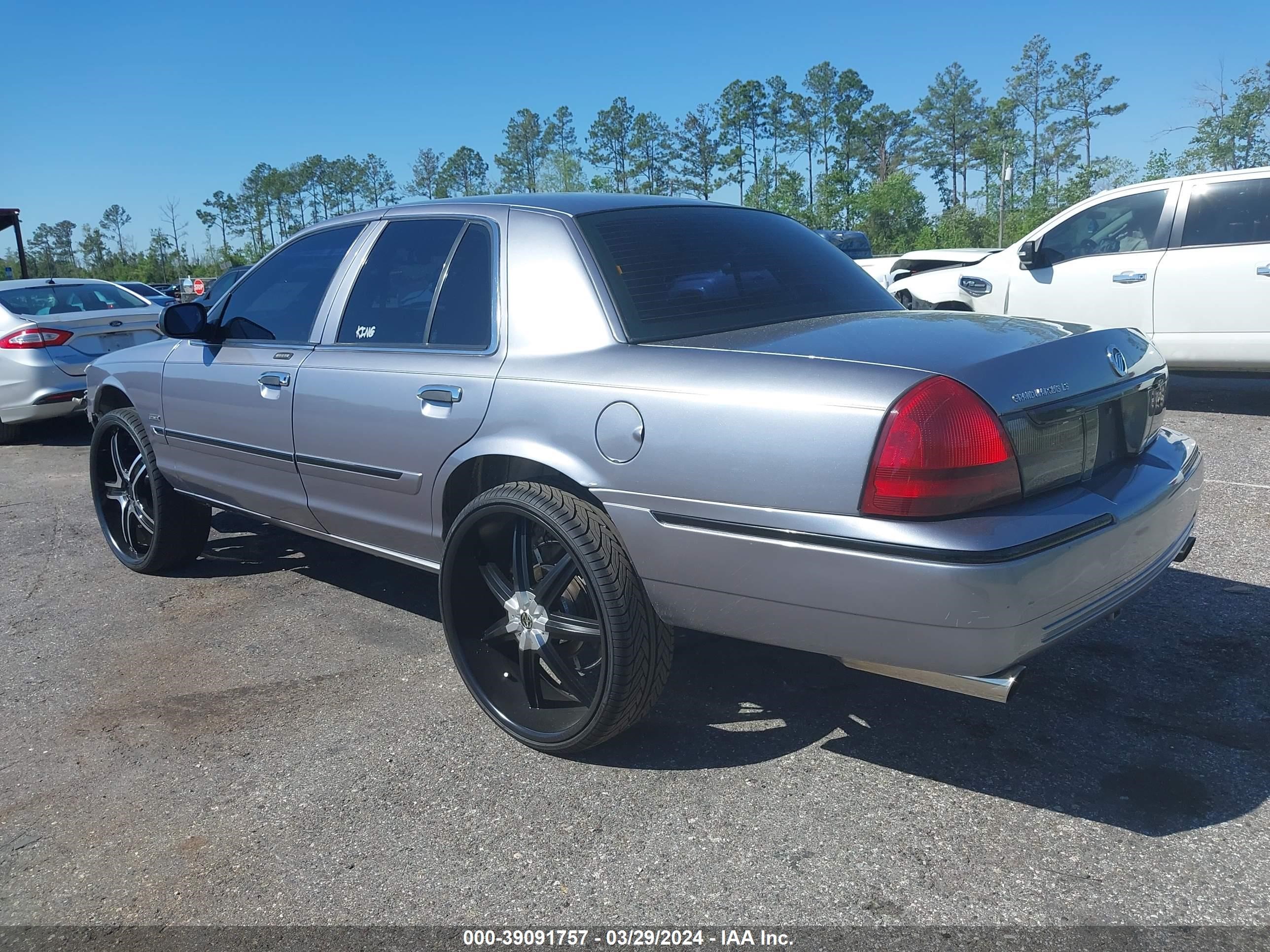 Photo 2 VIN: 2MEHM75V16X626654 - MERCURY GRAND MARQUIS 