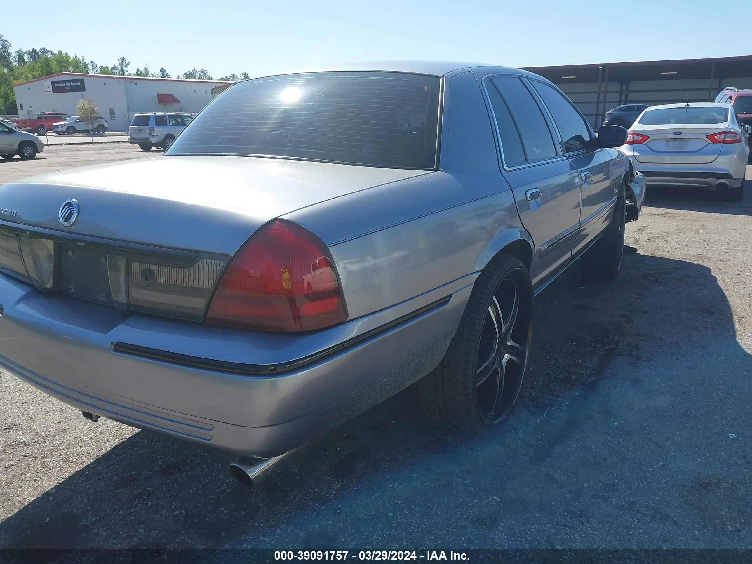 Photo 3 VIN: 2MEHM75V16X626654 - MERCURY GRAND MARQUIS 