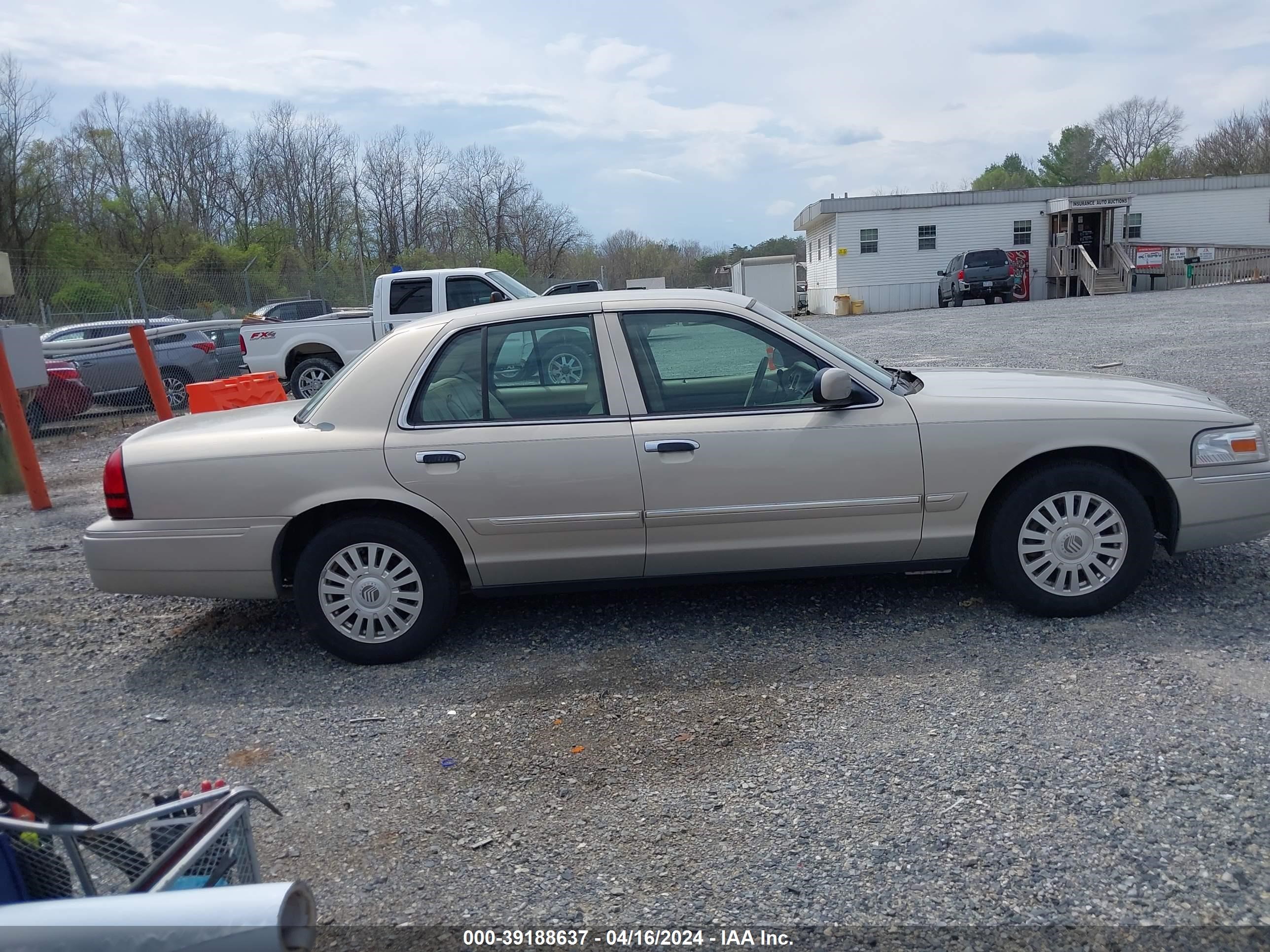 Photo 12 VIN: 2MEHM75V17X609628 - MERCURY GRAND MARQUIS 