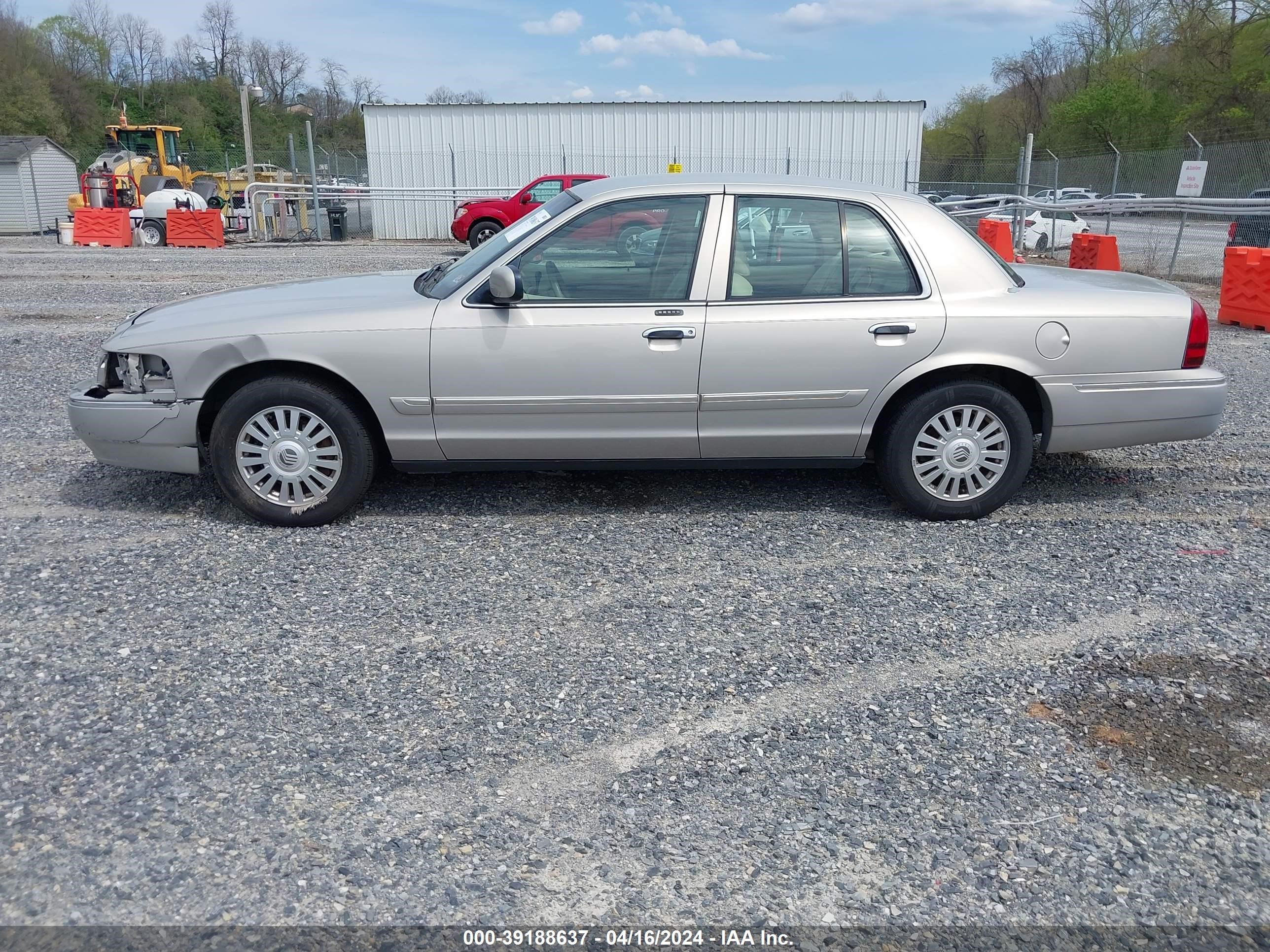 Photo 13 VIN: 2MEHM75V17X609628 - MERCURY GRAND MARQUIS 