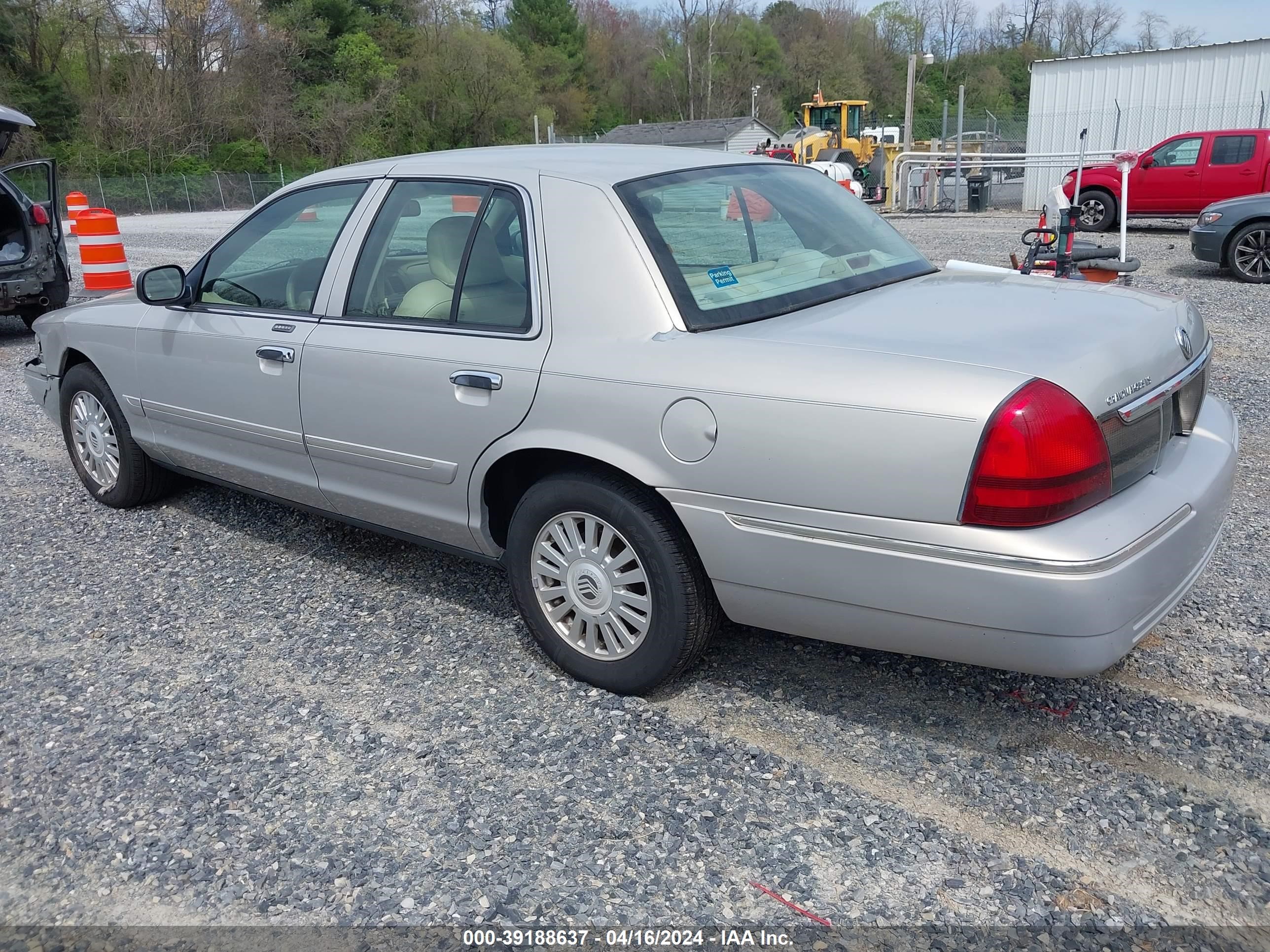 Photo 2 VIN: 2MEHM75V17X609628 - MERCURY GRAND MARQUIS 