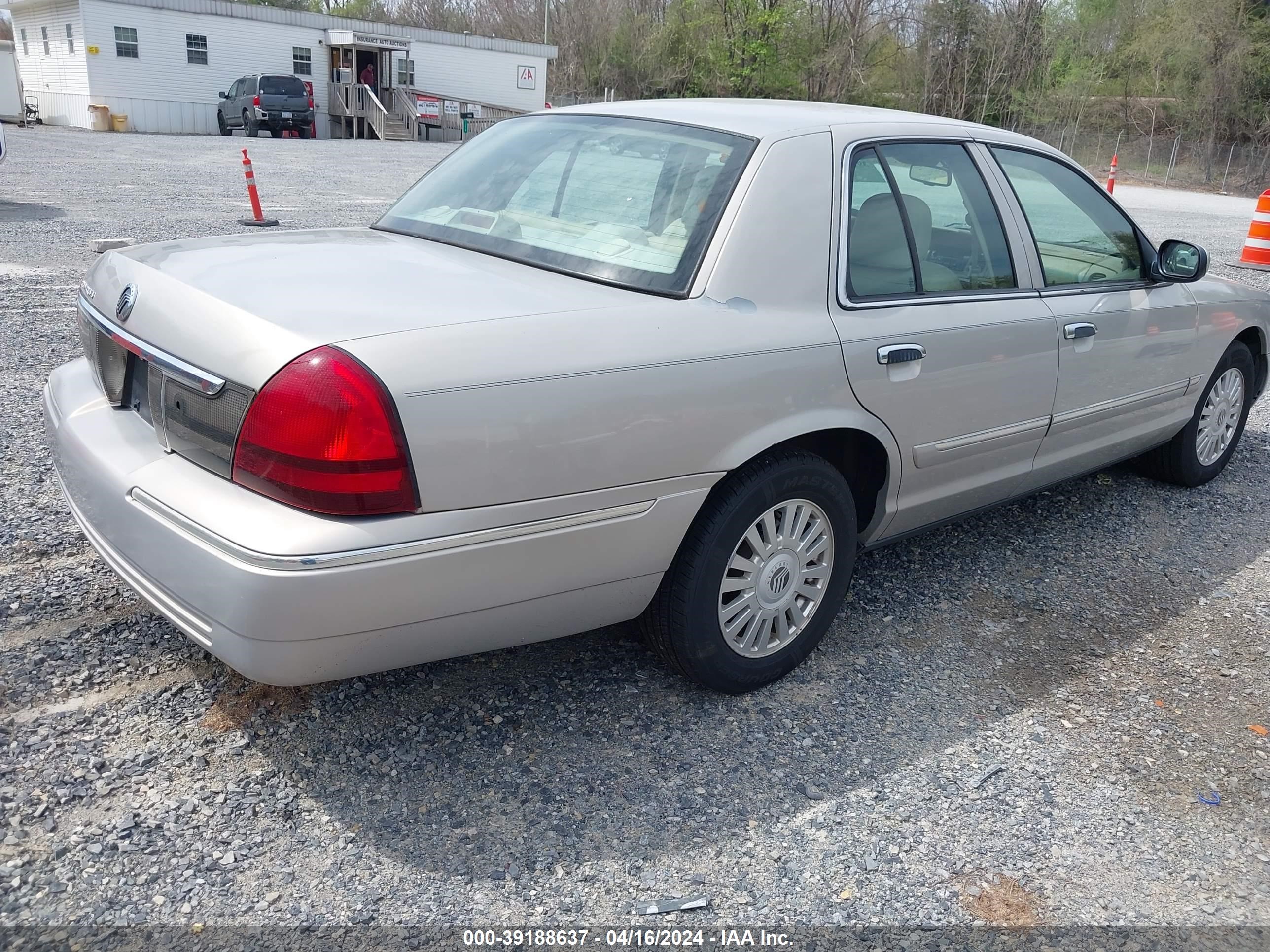 Photo 3 VIN: 2MEHM75V17X609628 - MERCURY GRAND MARQUIS 