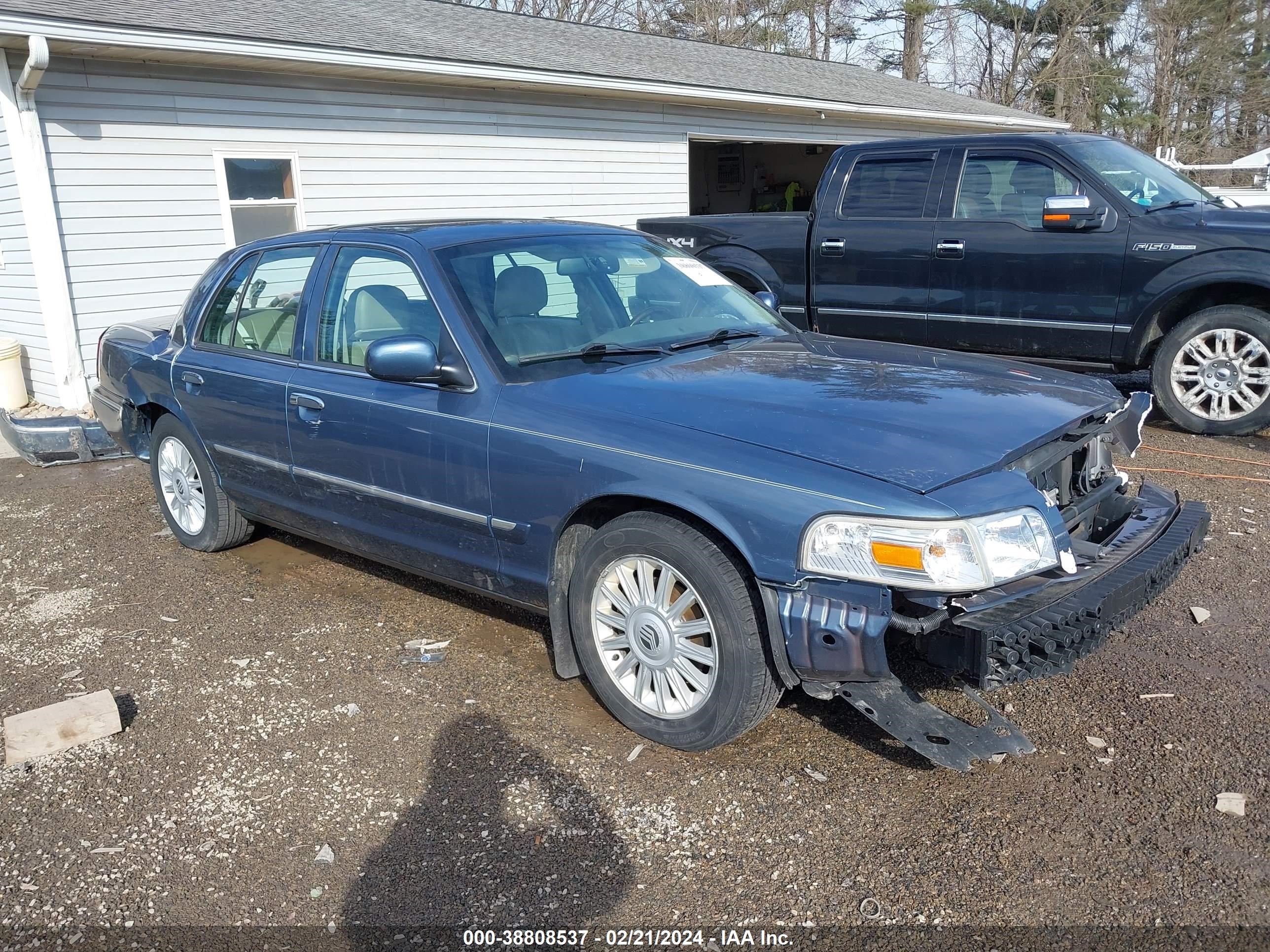 Photo 0 VIN: 2MEHM75V18X632683 - MERCURY GRAND MARQUIS 