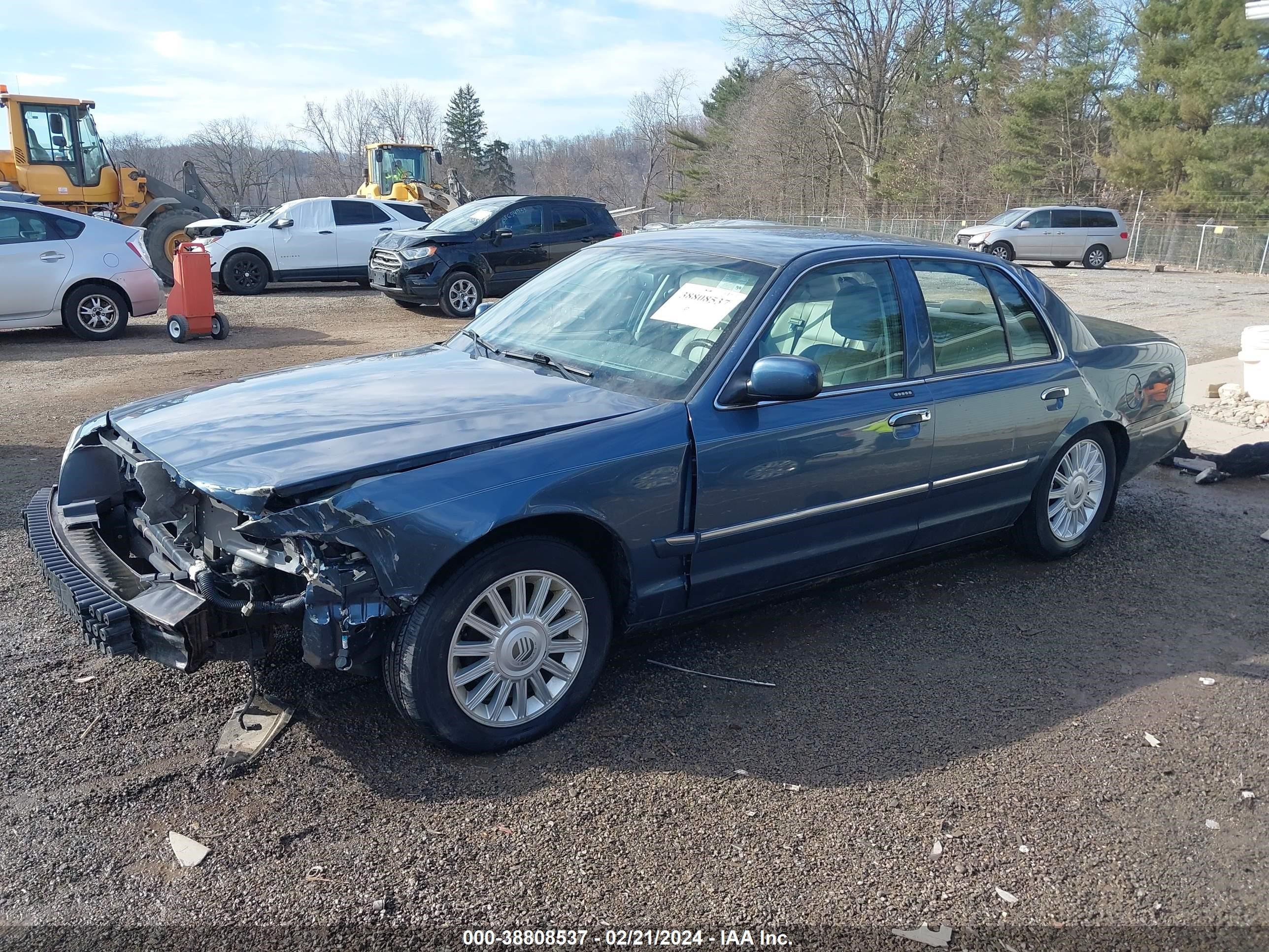 Photo 1 VIN: 2MEHM75V18X632683 - MERCURY GRAND MARQUIS 