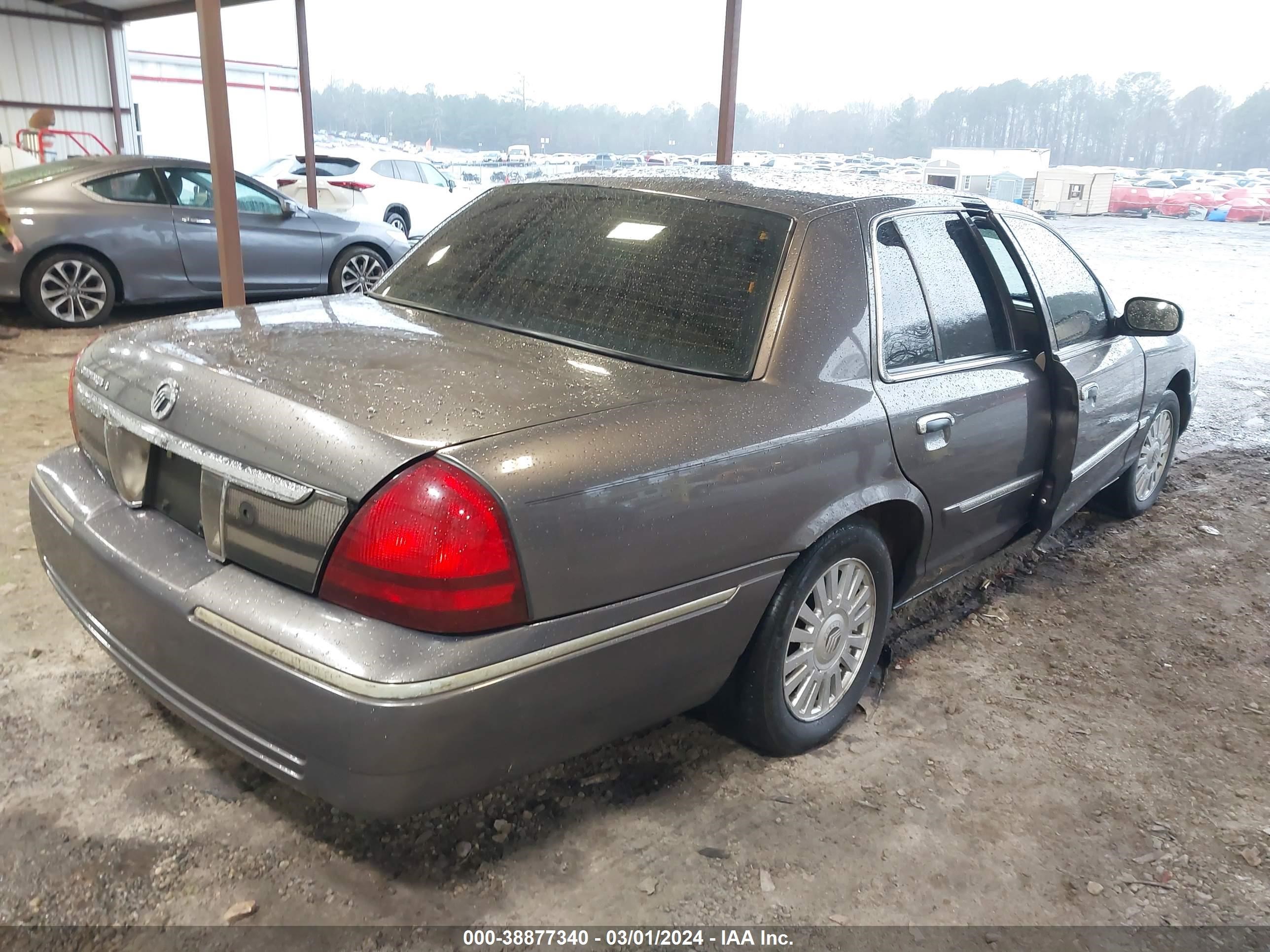 Photo 3 VIN: 2MEHM75V27X637017 - MERCURY GRAND MARQUIS 