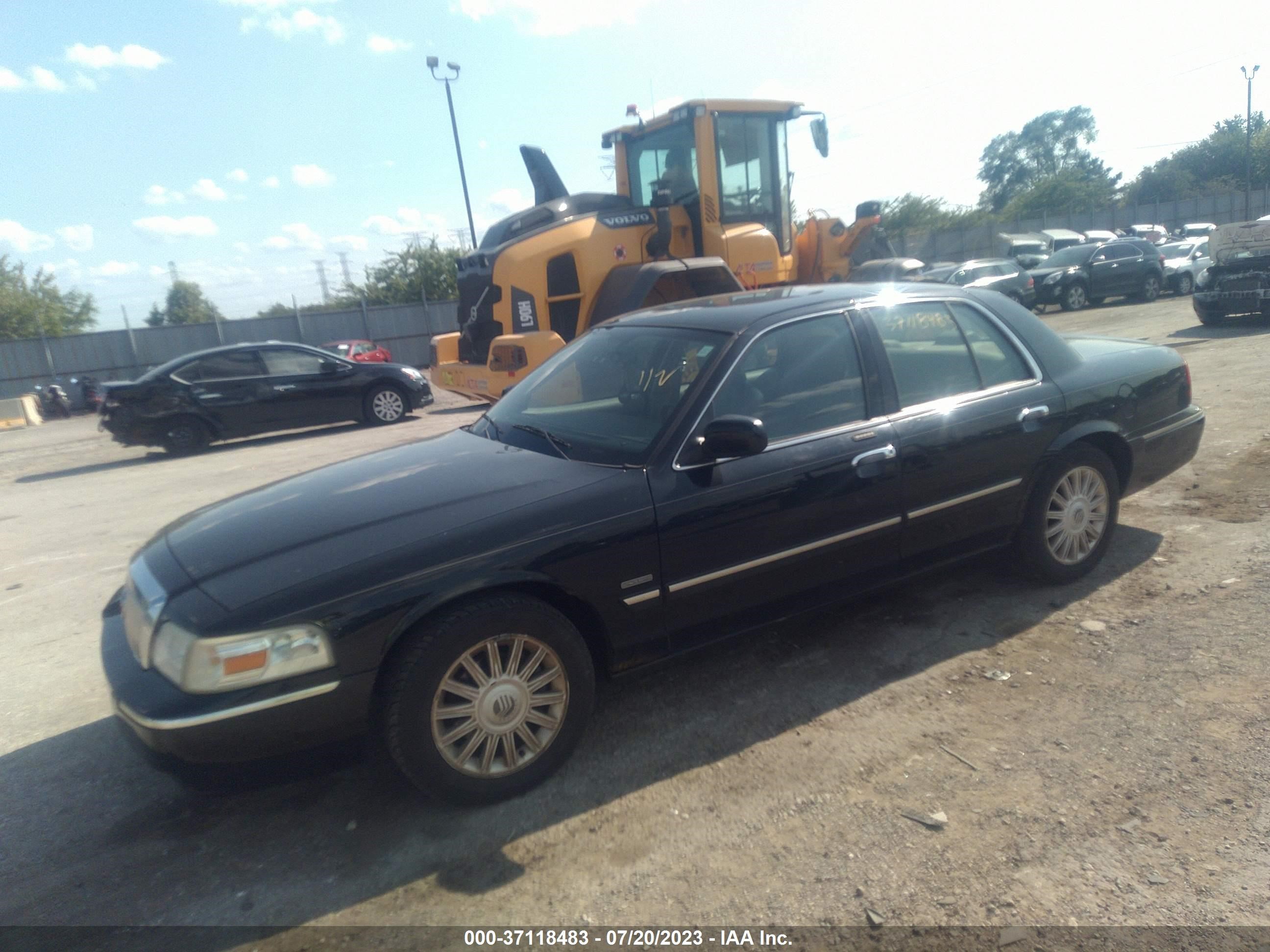 Photo 1 VIN: 2MEHM75V29X601976 - MERCURY GRAND MARQUIS 