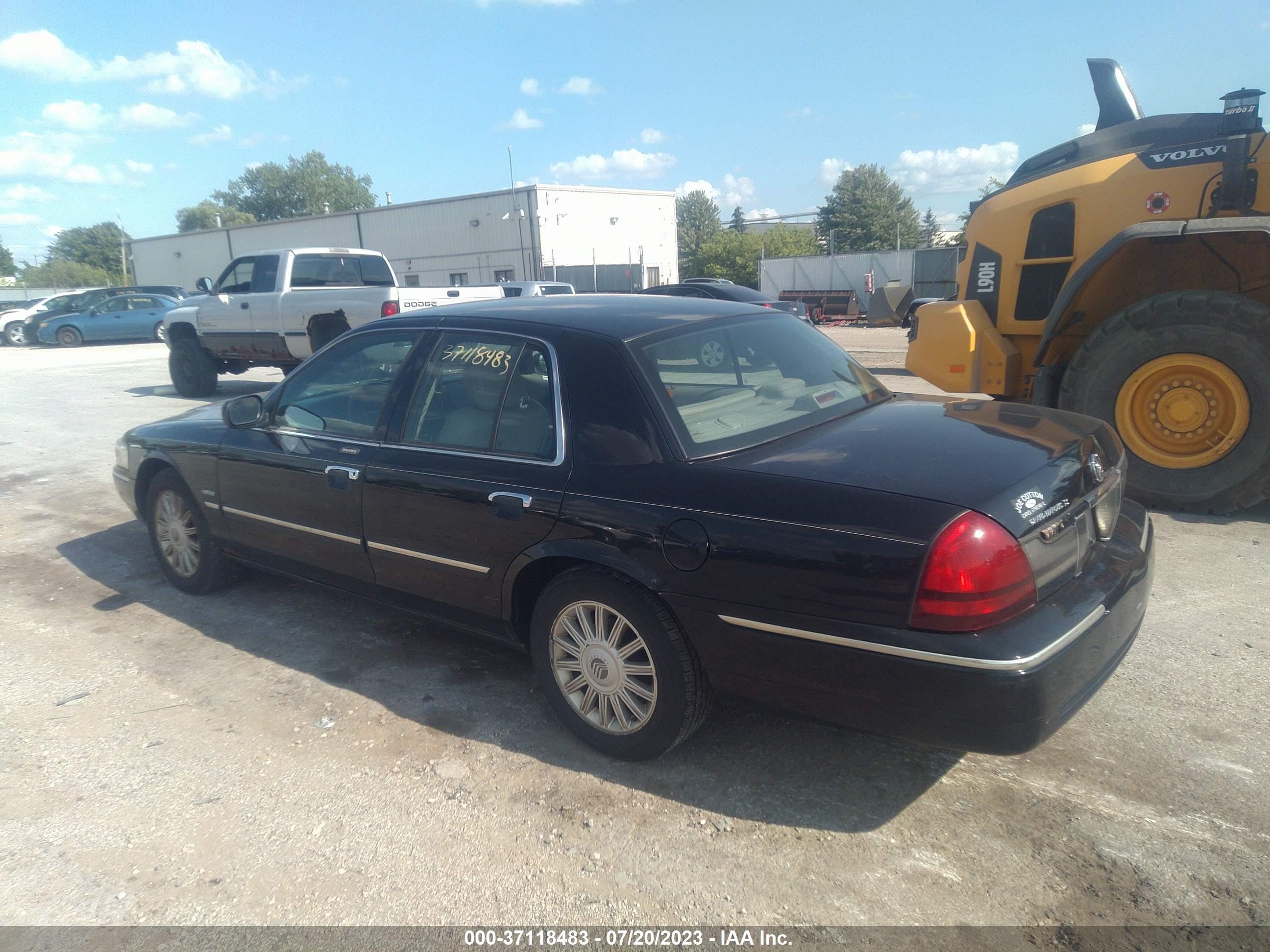 Photo 2 VIN: 2MEHM75V29X601976 - MERCURY GRAND MARQUIS 