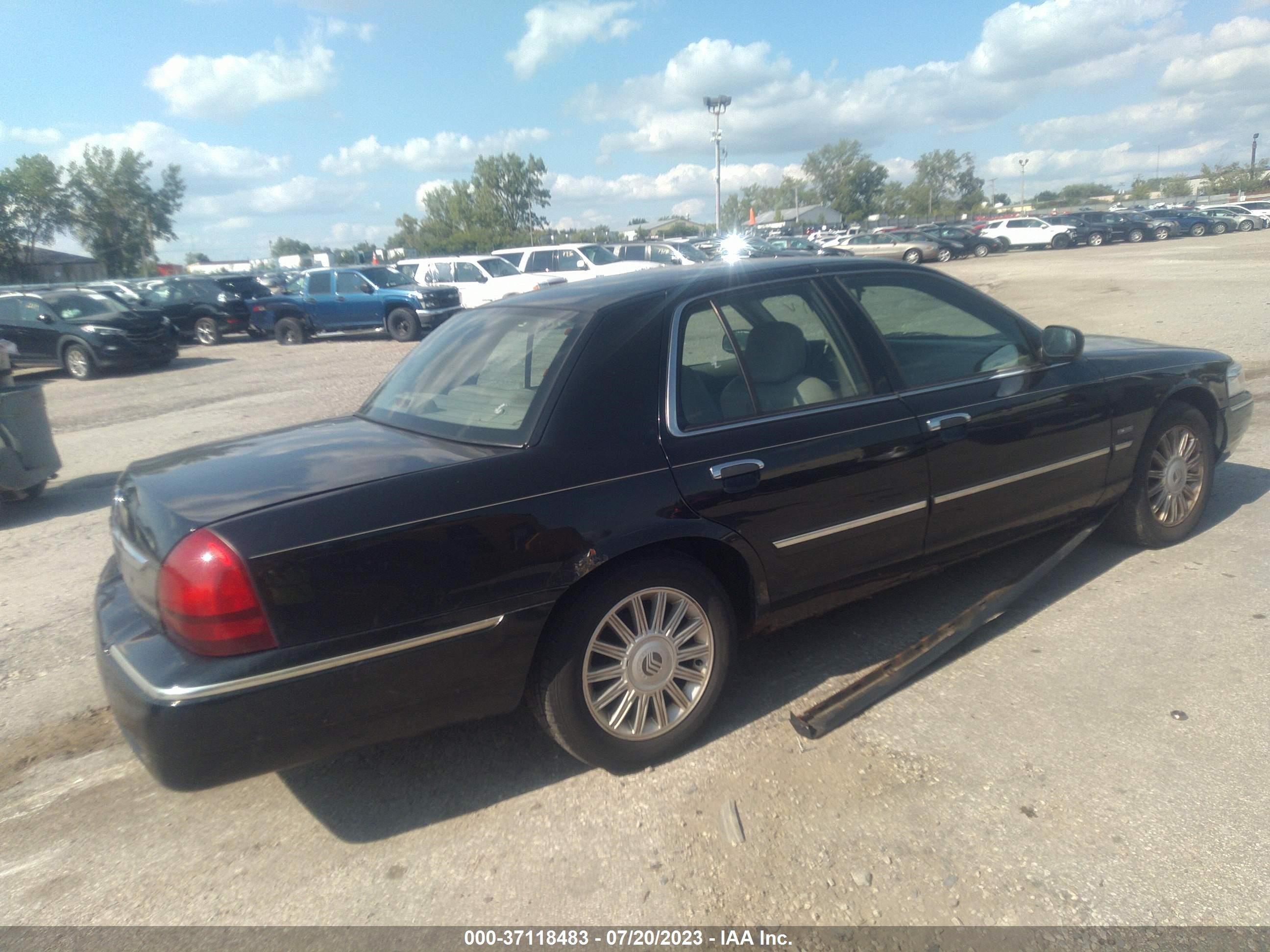 Photo 3 VIN: 2MEHM75V29X601976 - MERCURY GRAND MARQUIS 