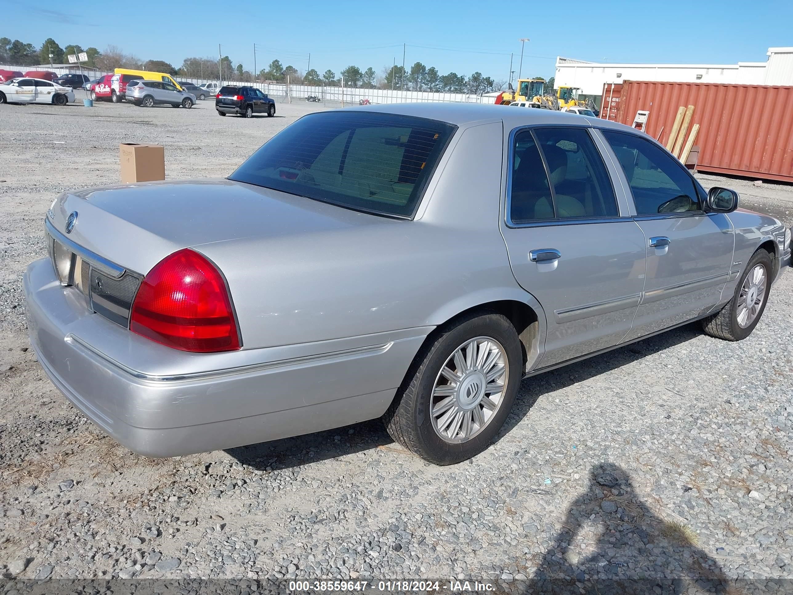 Photo 3 VIN: 2MEHM75V29X606482 - MERCURY GRAND MARQUIS 