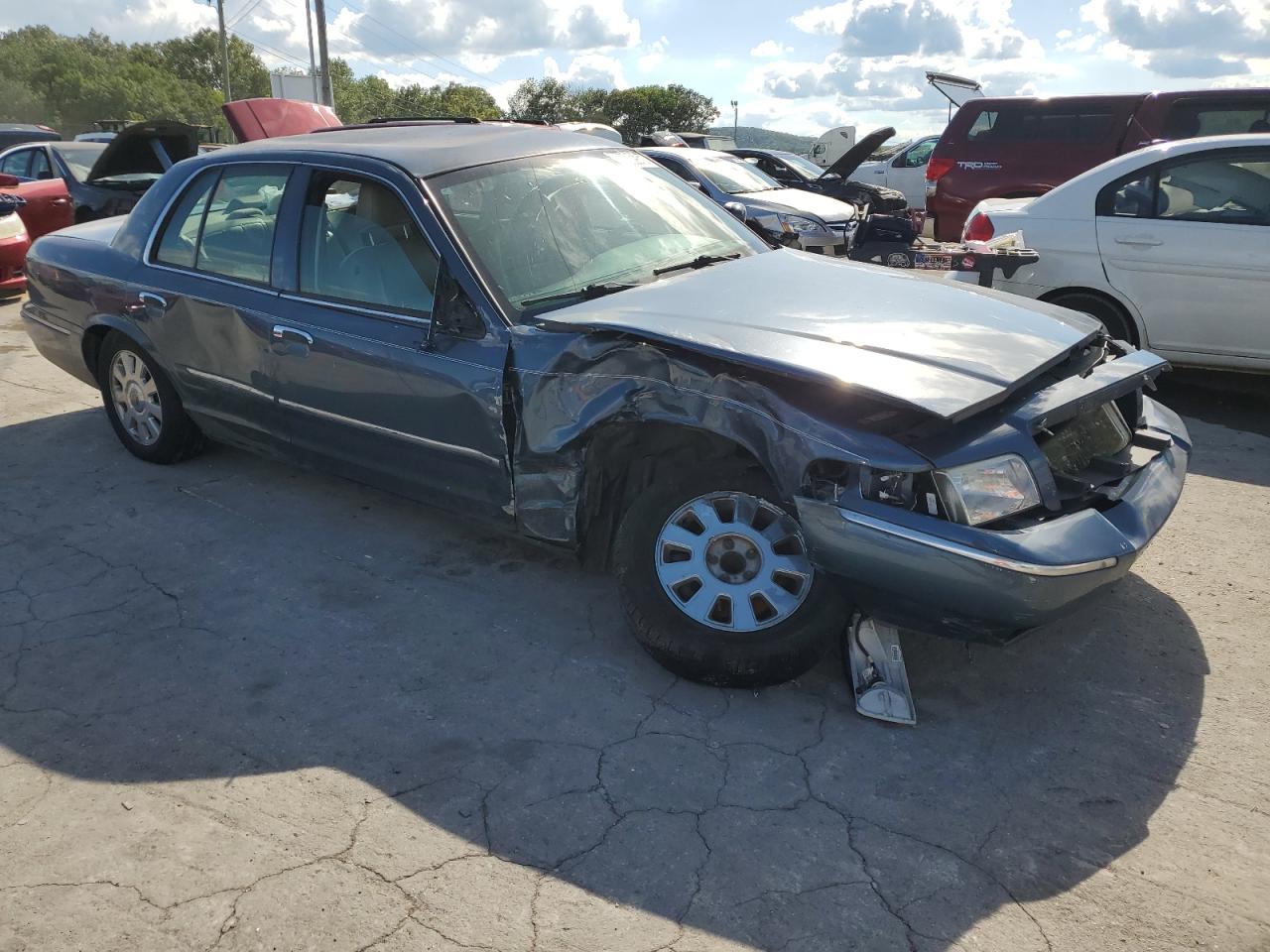 Photo 3 VIN: 2MEHM75V38X626979 - MERCURY GRAND MARQUIS 