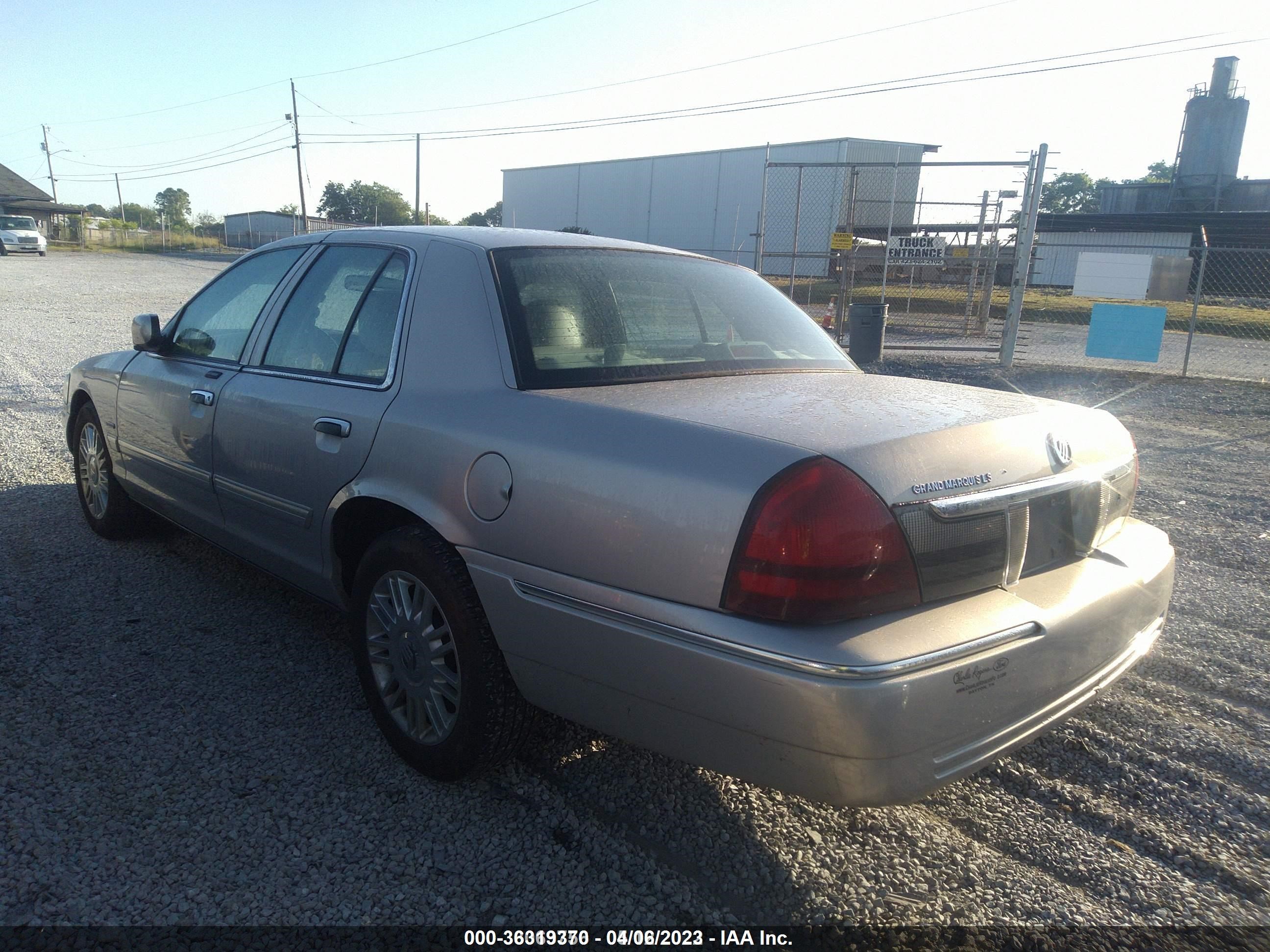 Photo 2 VIN: 2MEHM75V39X620228 - MERCURY GRAND MARQUIS 