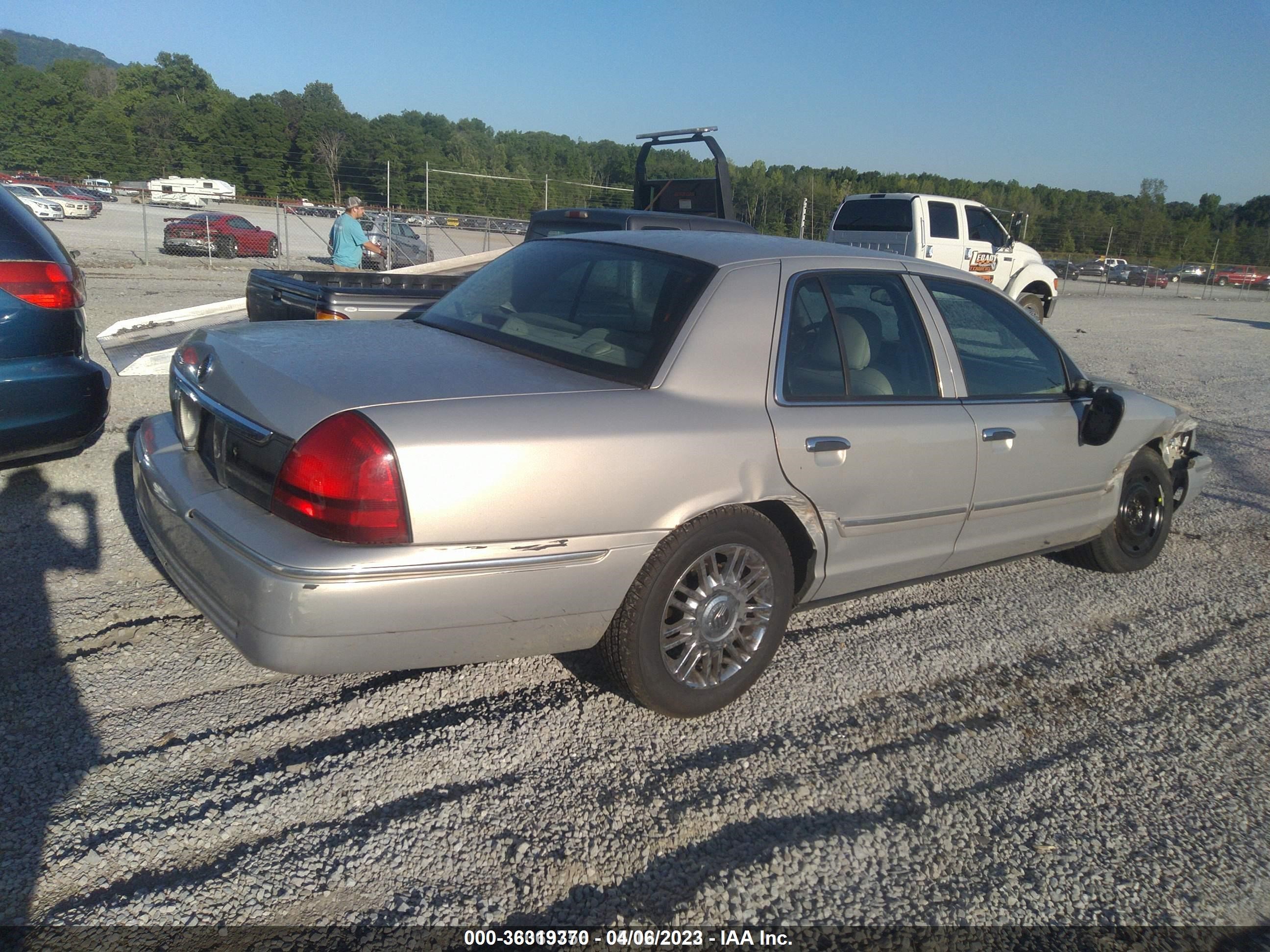 Photo 3 VIN: 2MEHM75V39X620228 - MERCURY GRAND MARQUIS 