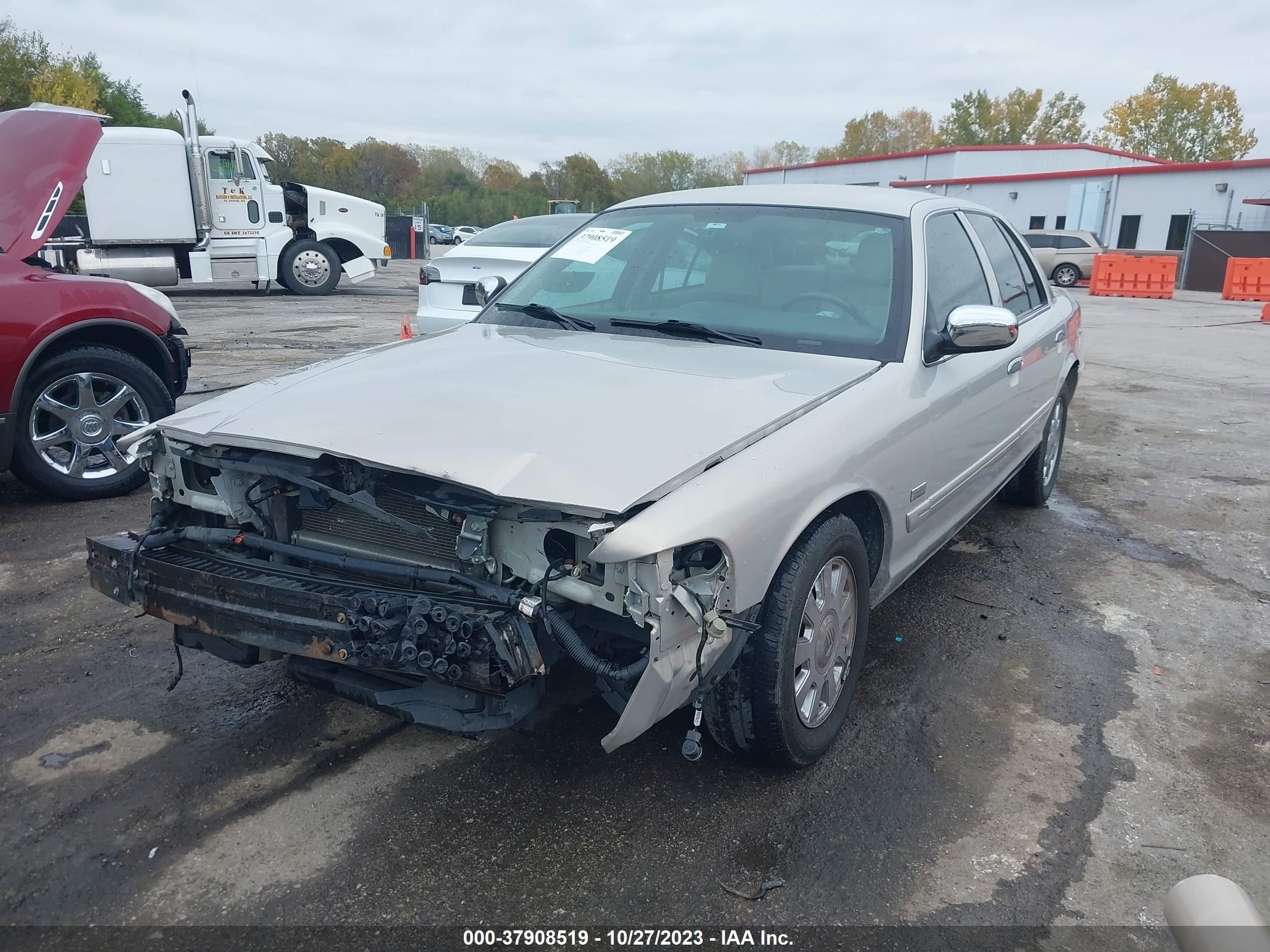 Photo 1 VIN: 2MEHM75V48X617790 - MERCURY GRAND MARQUIS 