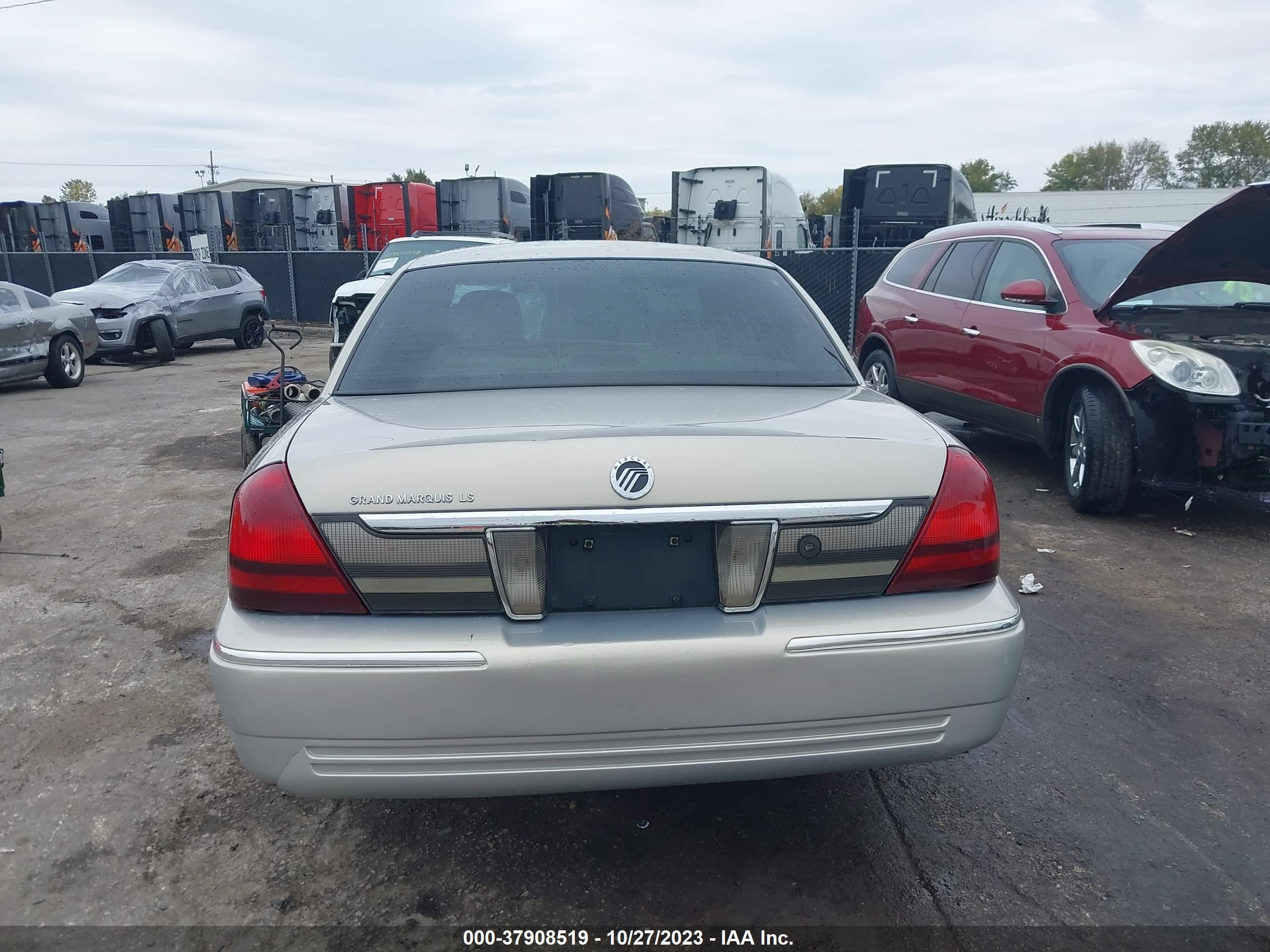 Photo 15 VIN: 2MEHM75V48X617790 - MERCURY GRAND MARQUIS 