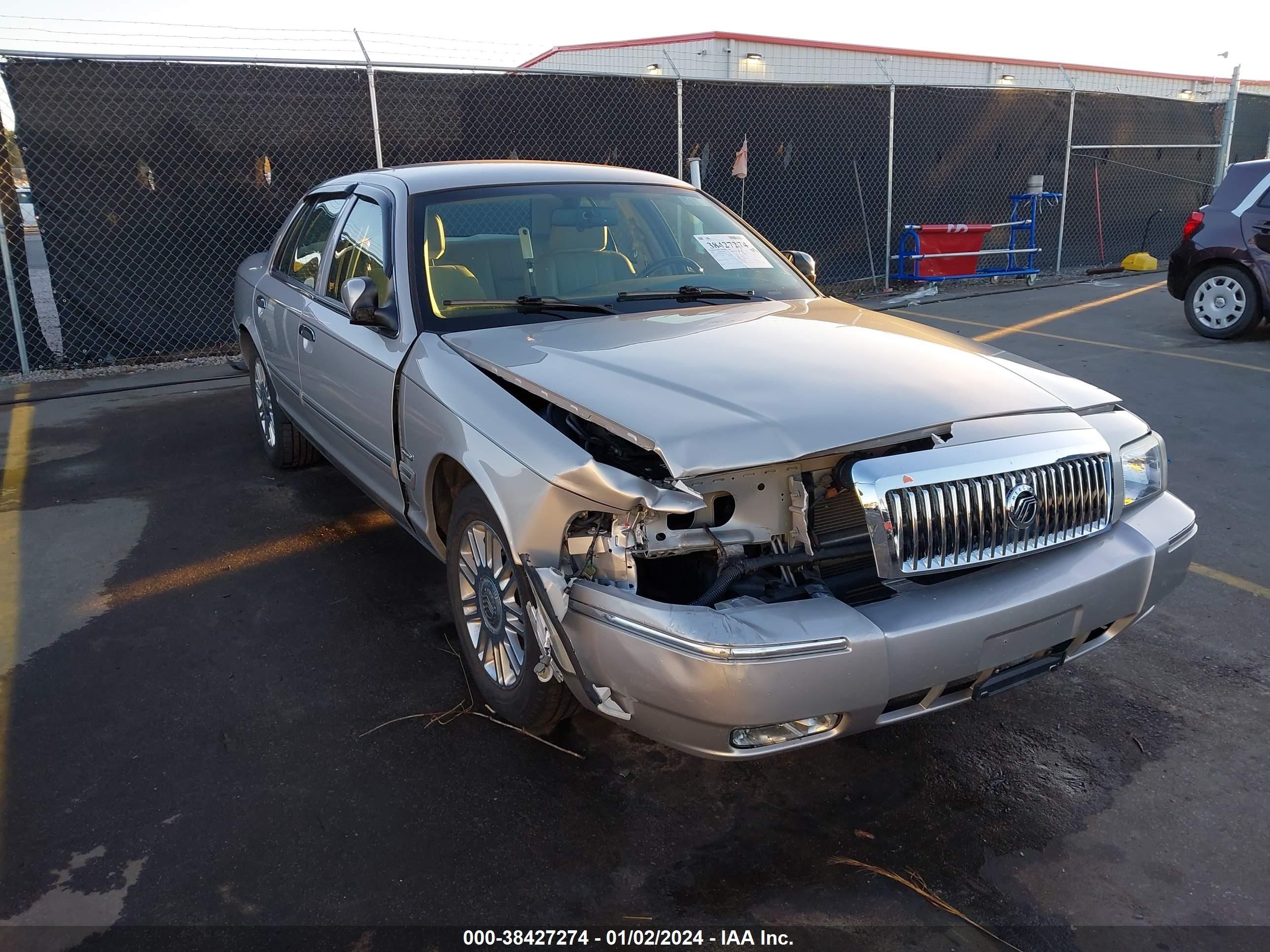 Photo 5 VIN: 2MEHM75V49X611537 - MERCURY GRAND MARQUIS 