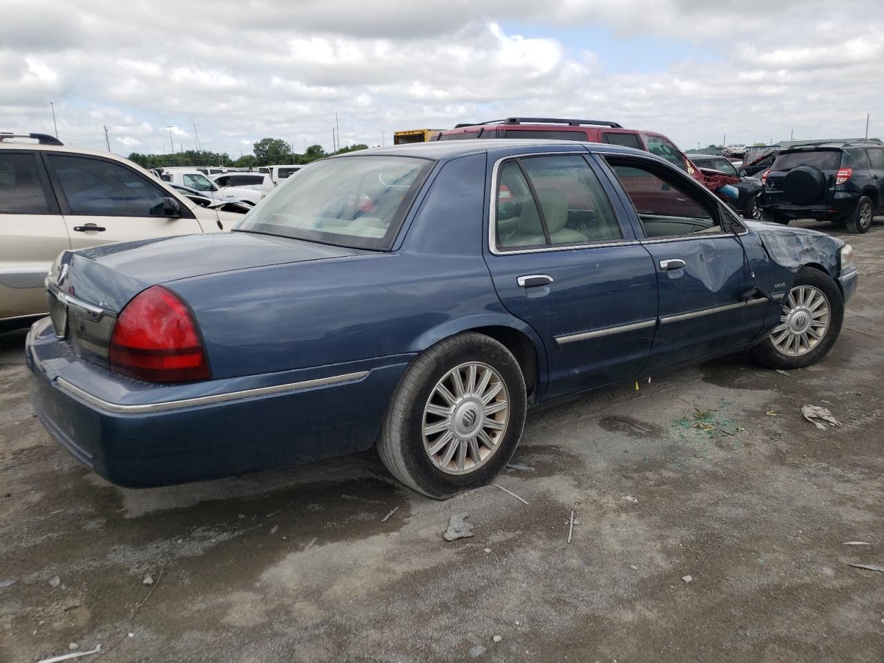 Photo 2 VIN: 2MEHM75V49X635000 - MERCURY GRAND MARQUIS 