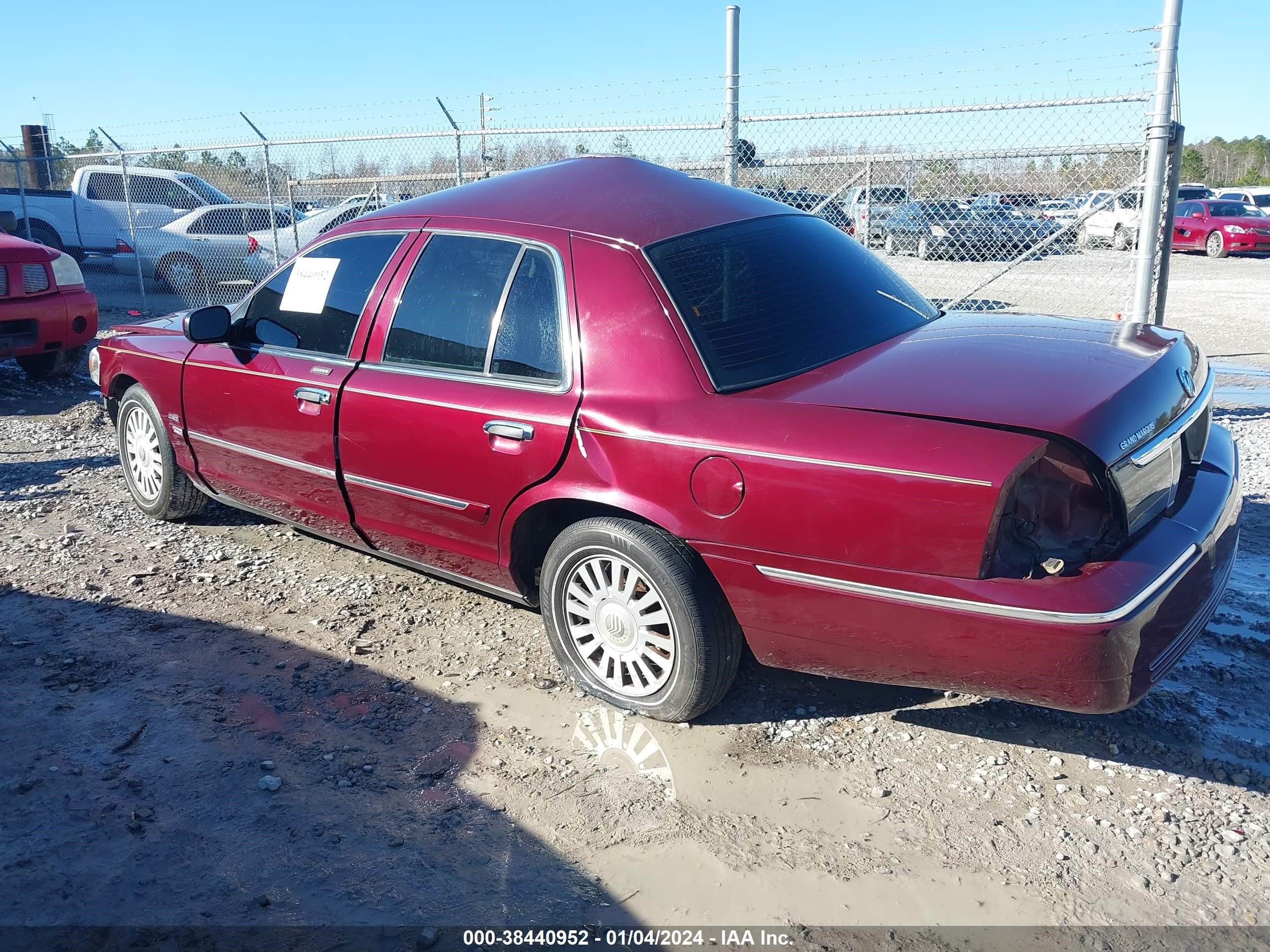 Photo 13 VIN: 2MEHM75V58X623047 - MERCURY GRAND MARQUIS 