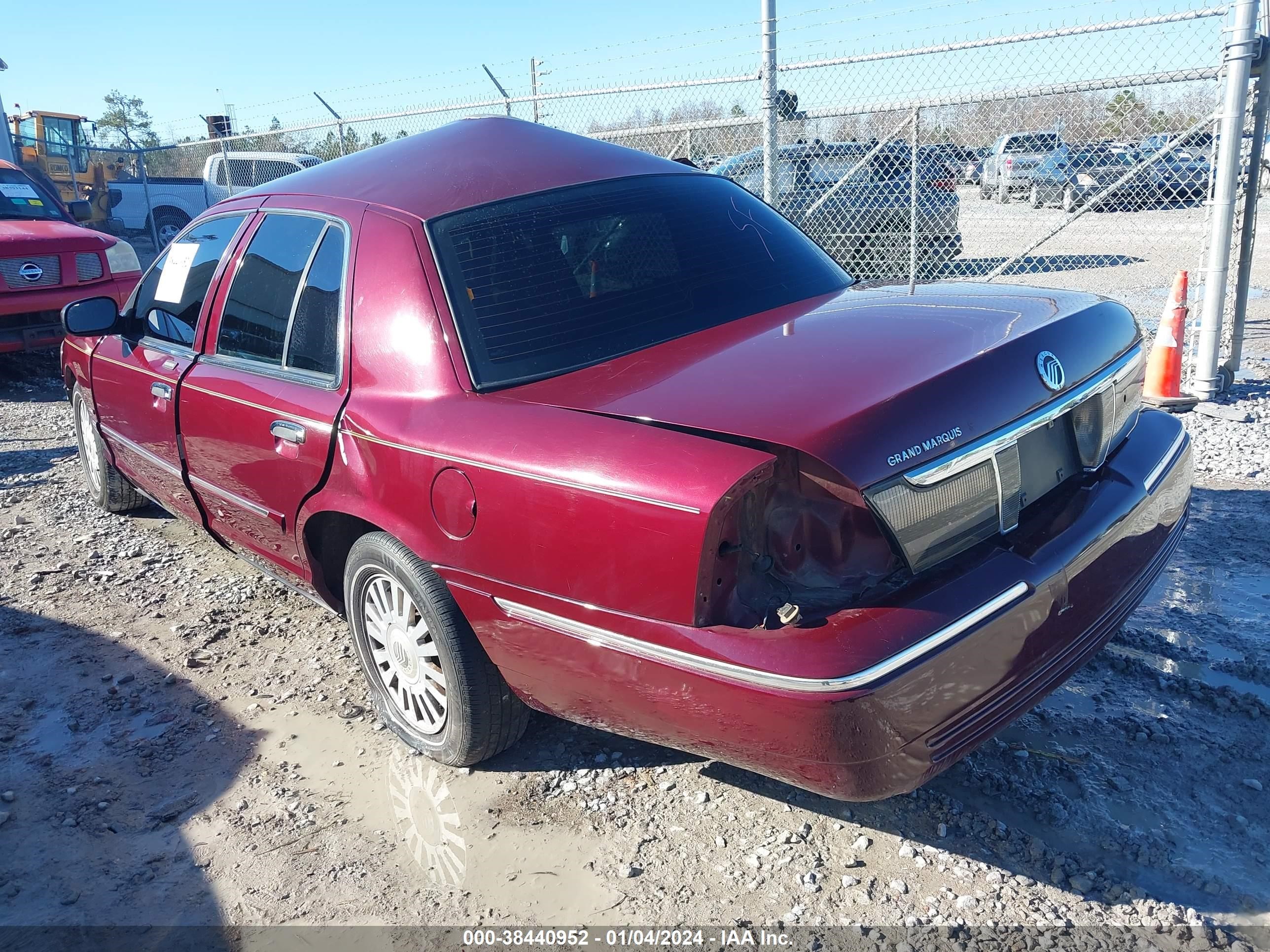 Photo 2 VIN: 2MEHM75V58X623047 - MERCURY GRAND MARQUIS 