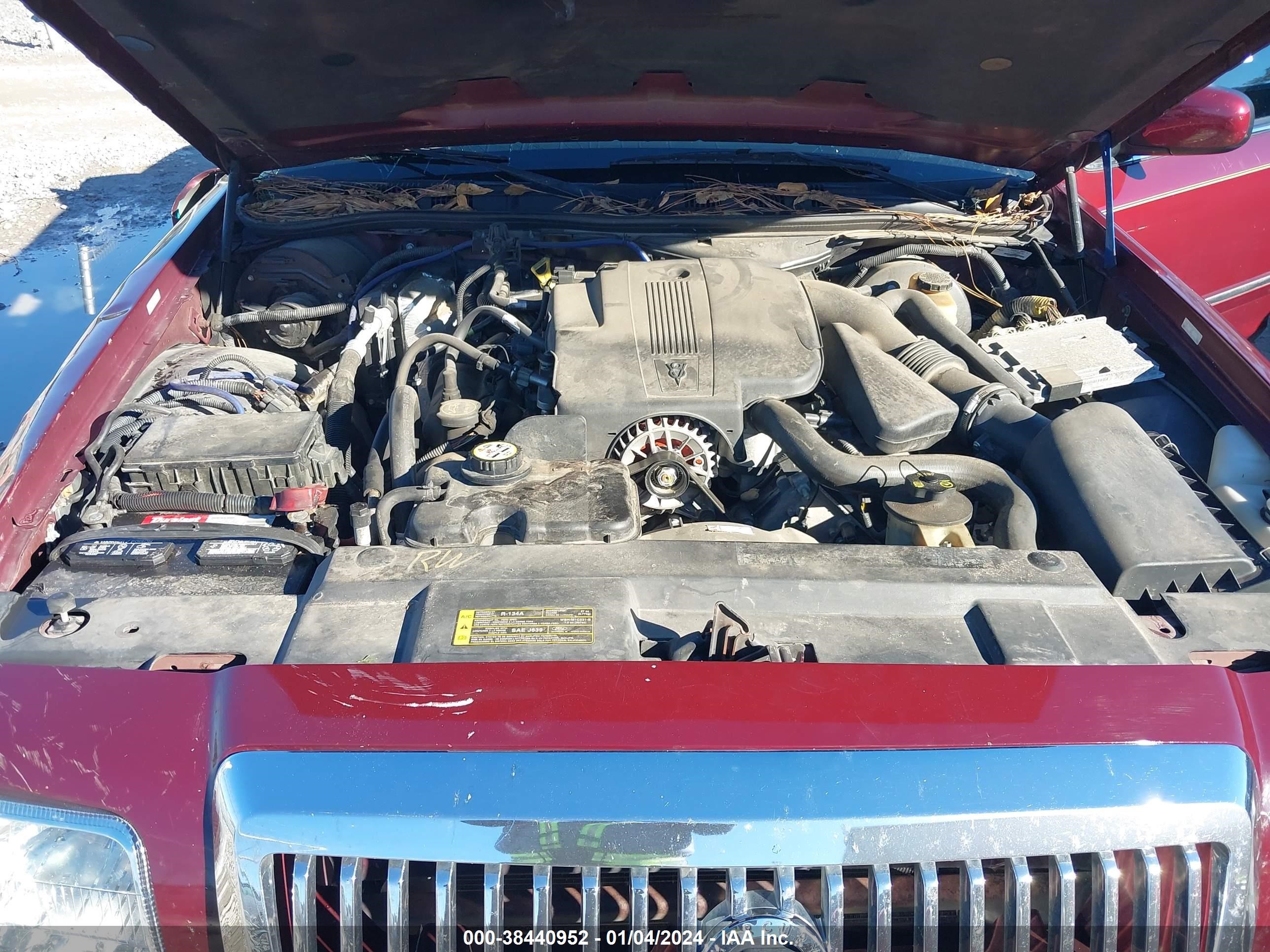 Photo 9 VIN: 2MEHM75V58X623047 - MERCURY GRAND MARQUIS 