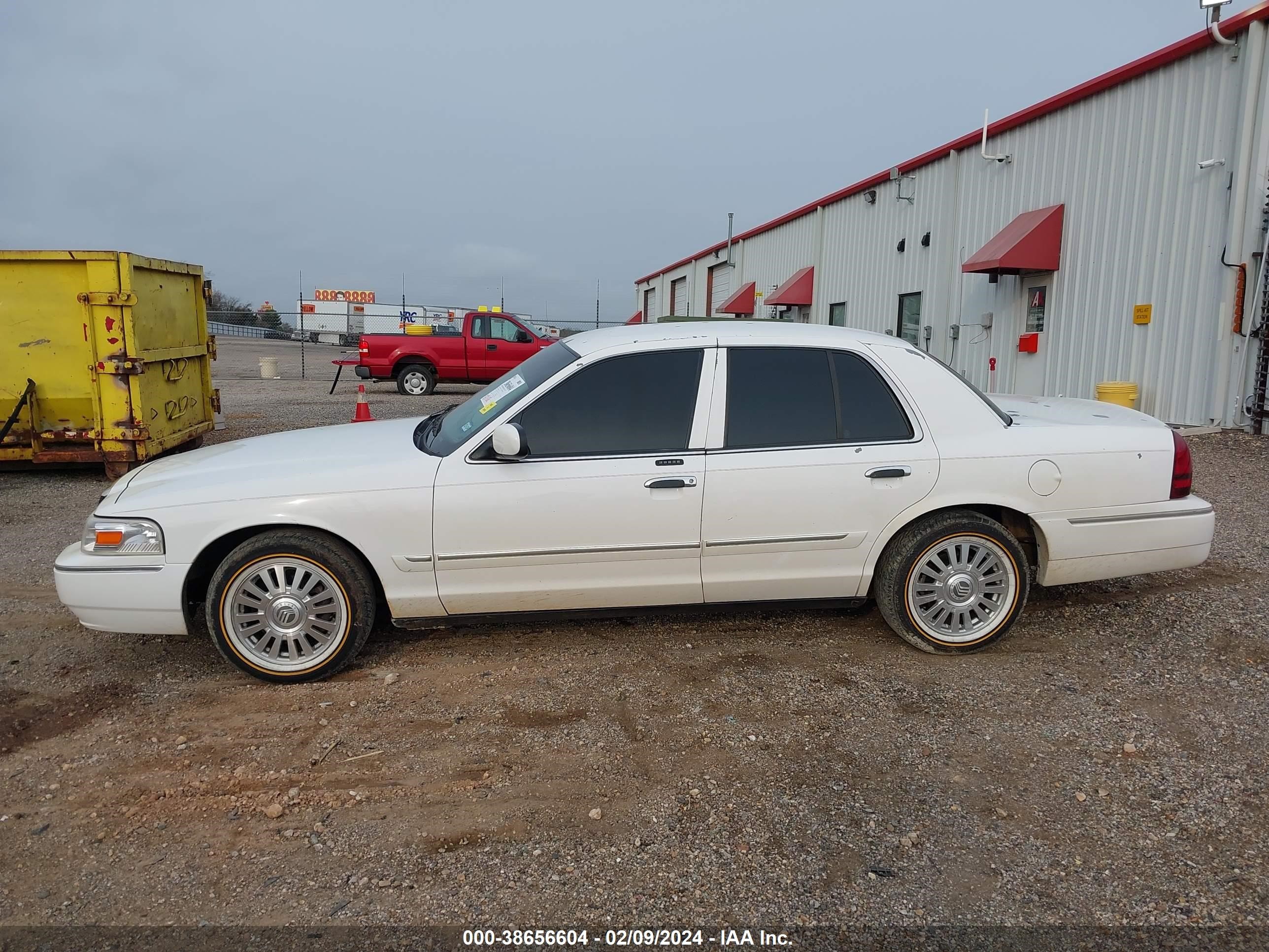 Photo 12 VIN: 2MEHM75V66X615312 - MERCURY GRAND MARQUIS 