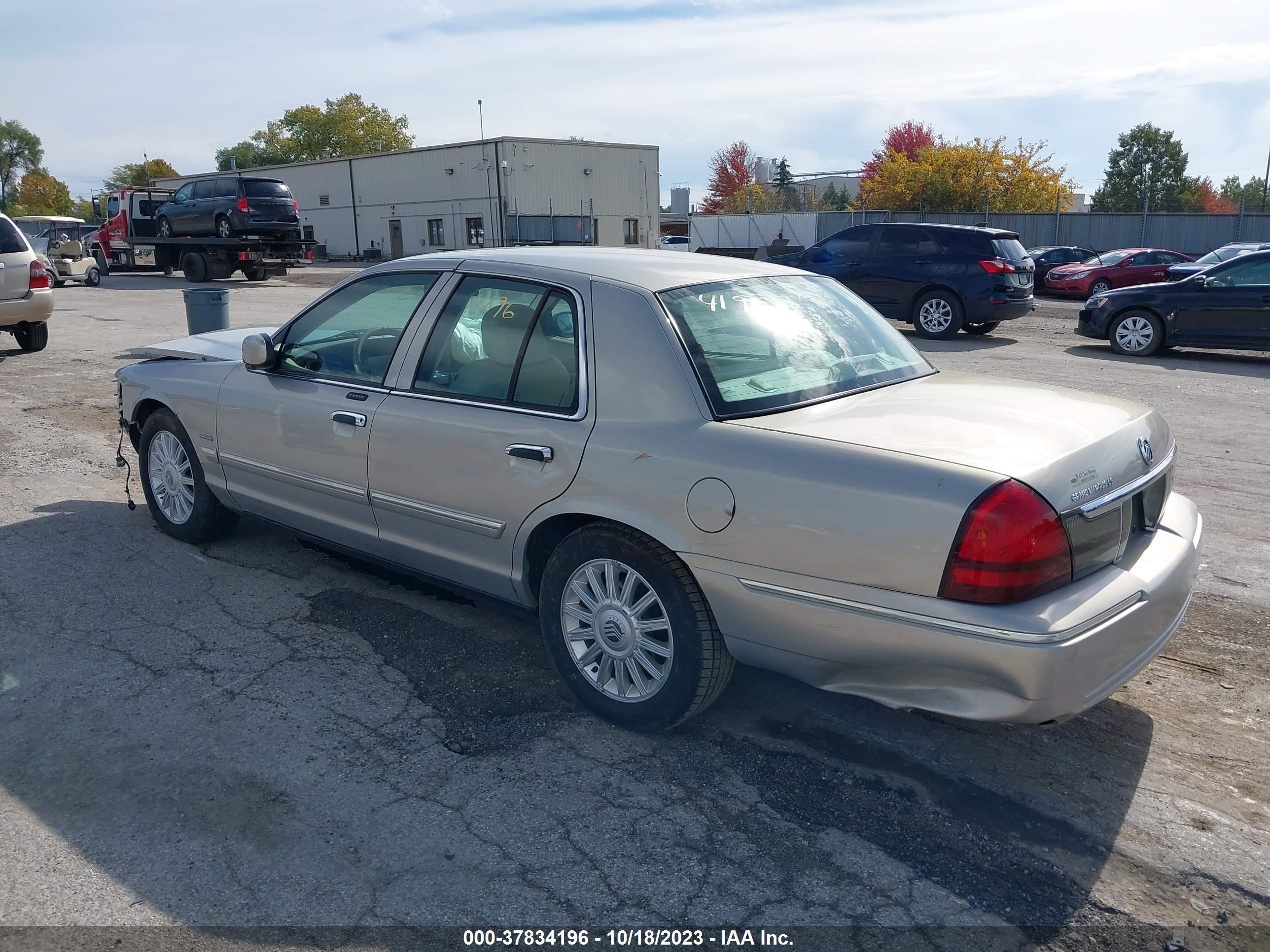 Photo 2 VIN: 2MEHM75V69X623141 - MERCURY GRAND MARQUIS 