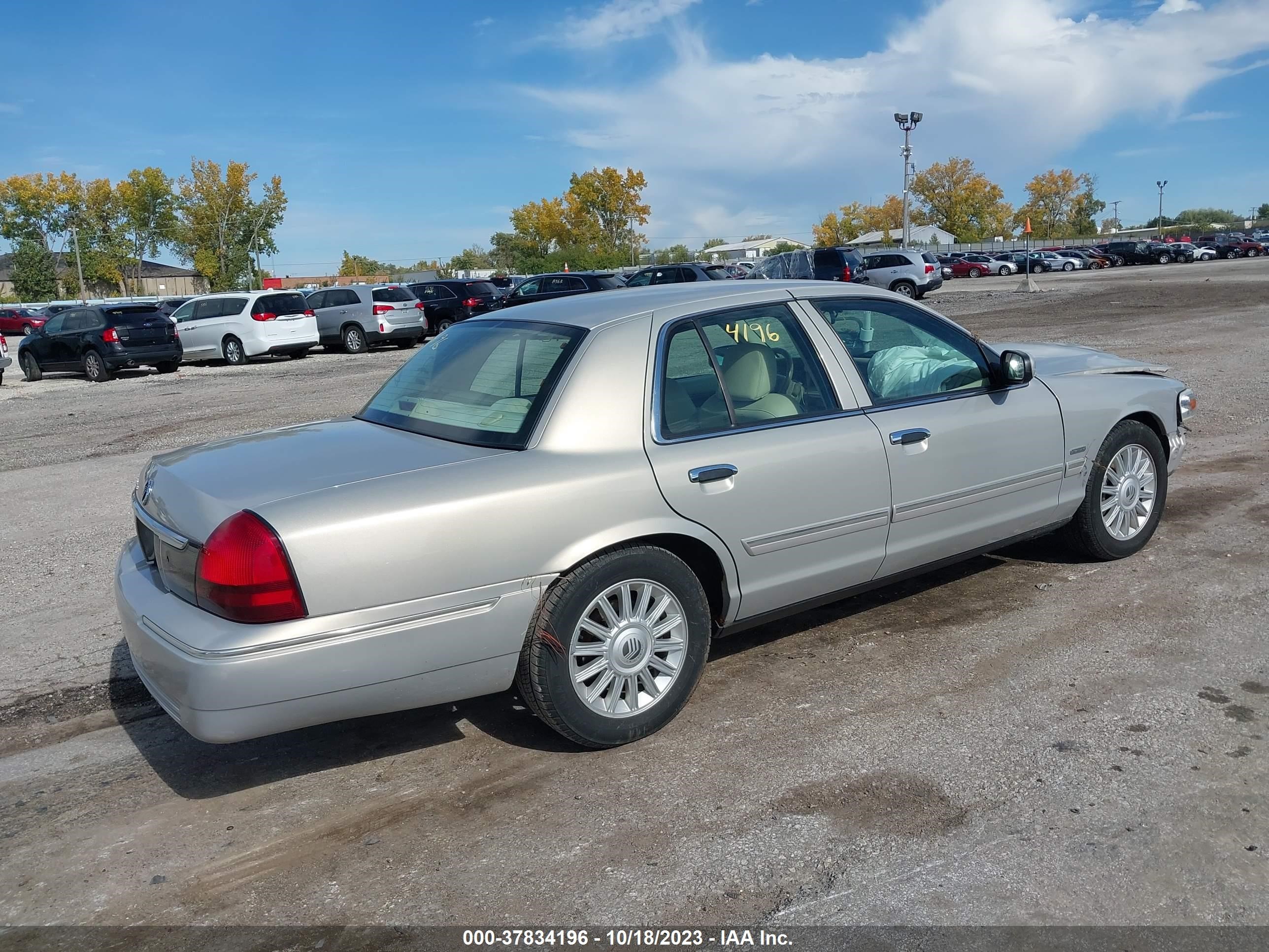 Photo 3 VIN: 2MEHM75V69X623141 - MERCURY GRAND MARQUIS 