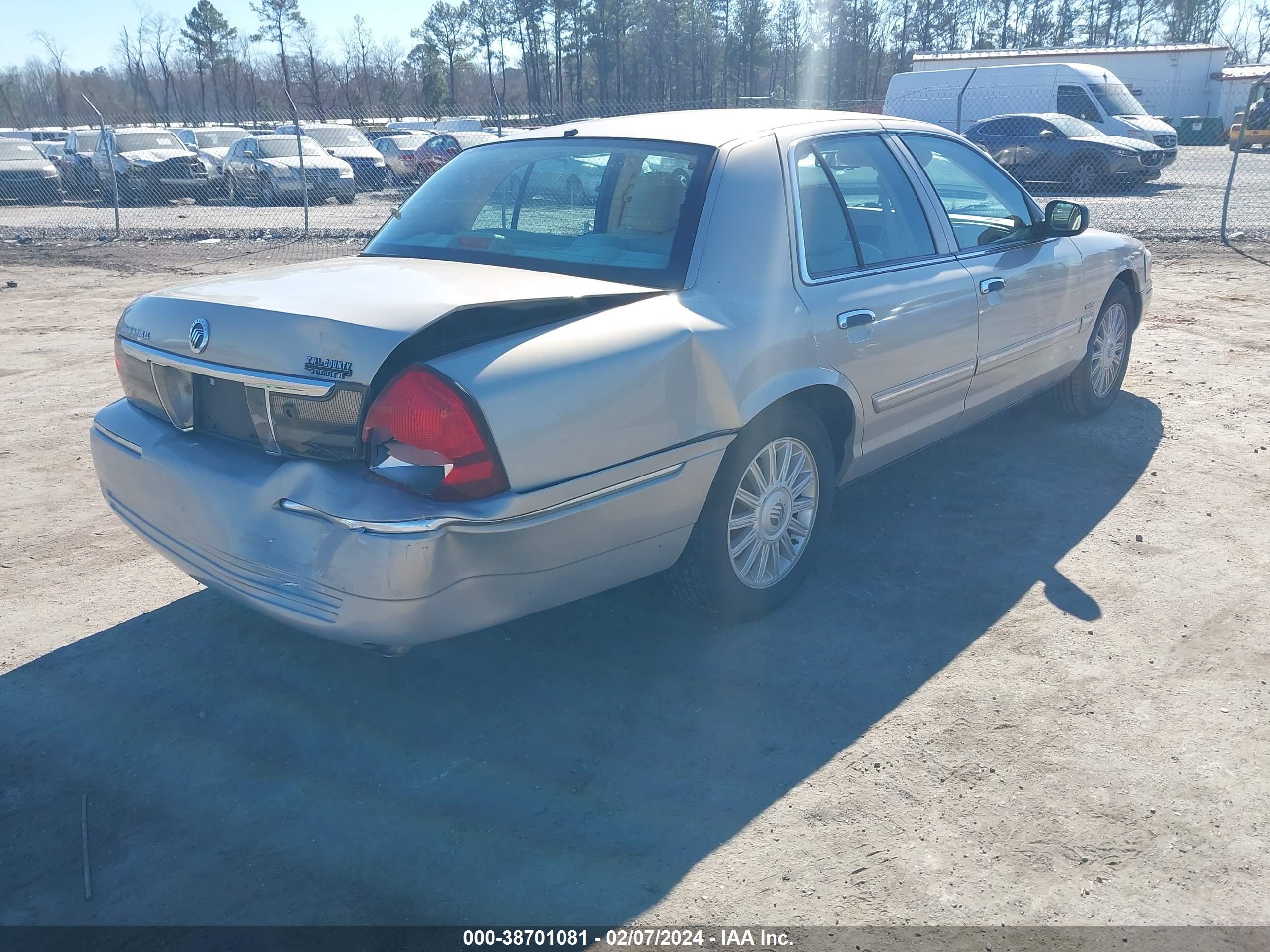 Photo 3 VIN: 2MEHM75V69X630719 - MERCURY GRAND MARQUIS 