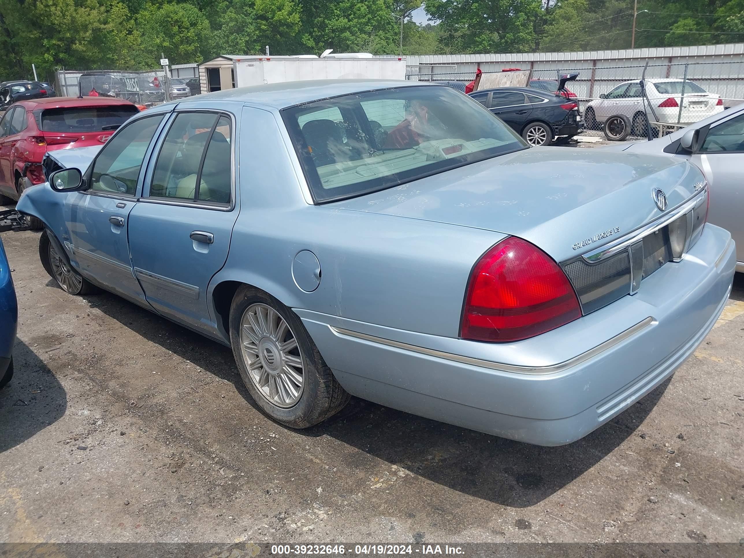 Photo 2 VIN: 2MEHM75V79X610205 - MERCURY GRAND MARQUIS 