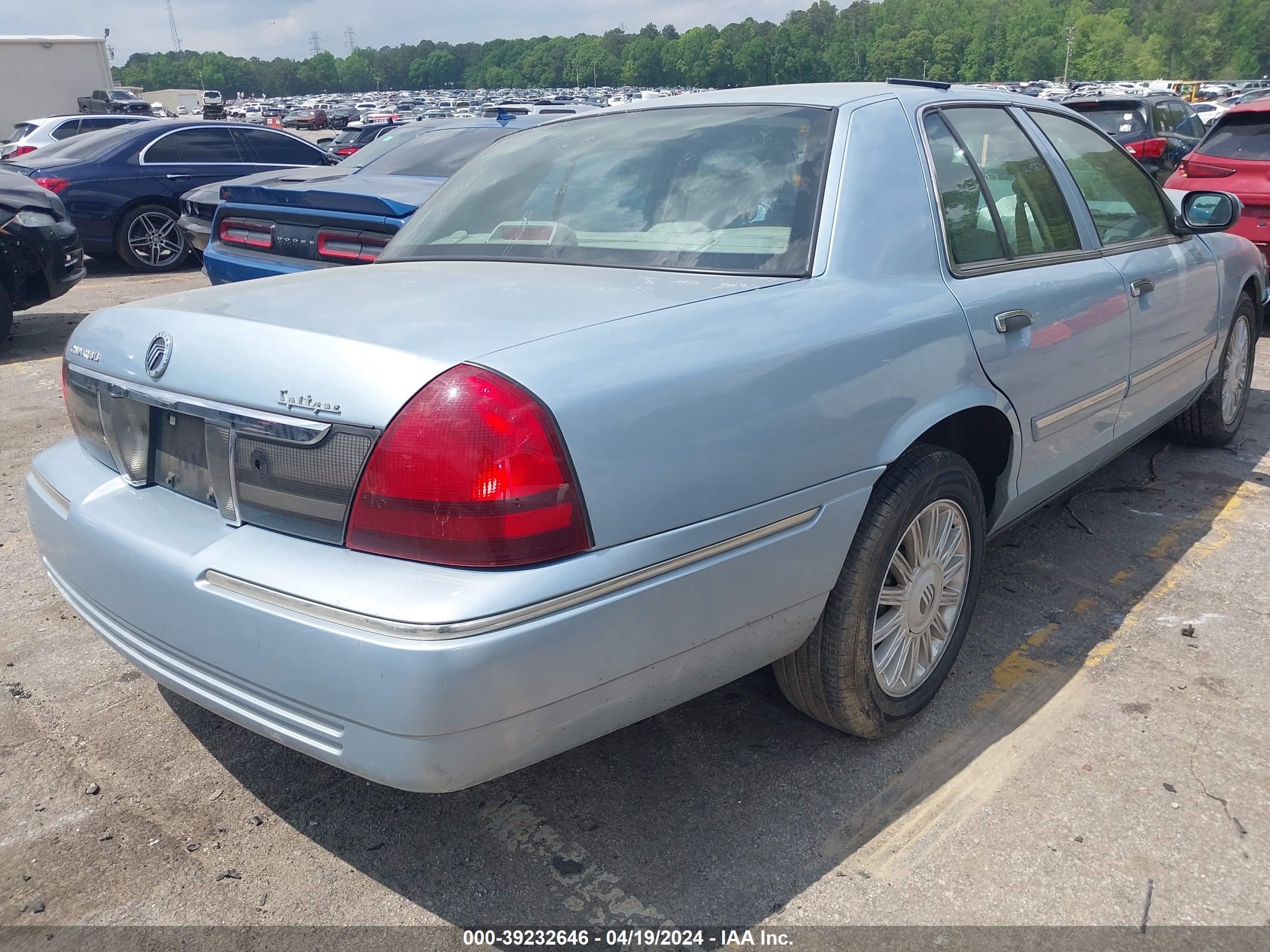 Photo 3 VIN: 2MEHM75V79X610205 - MERCURY GRAND MARQUIS 