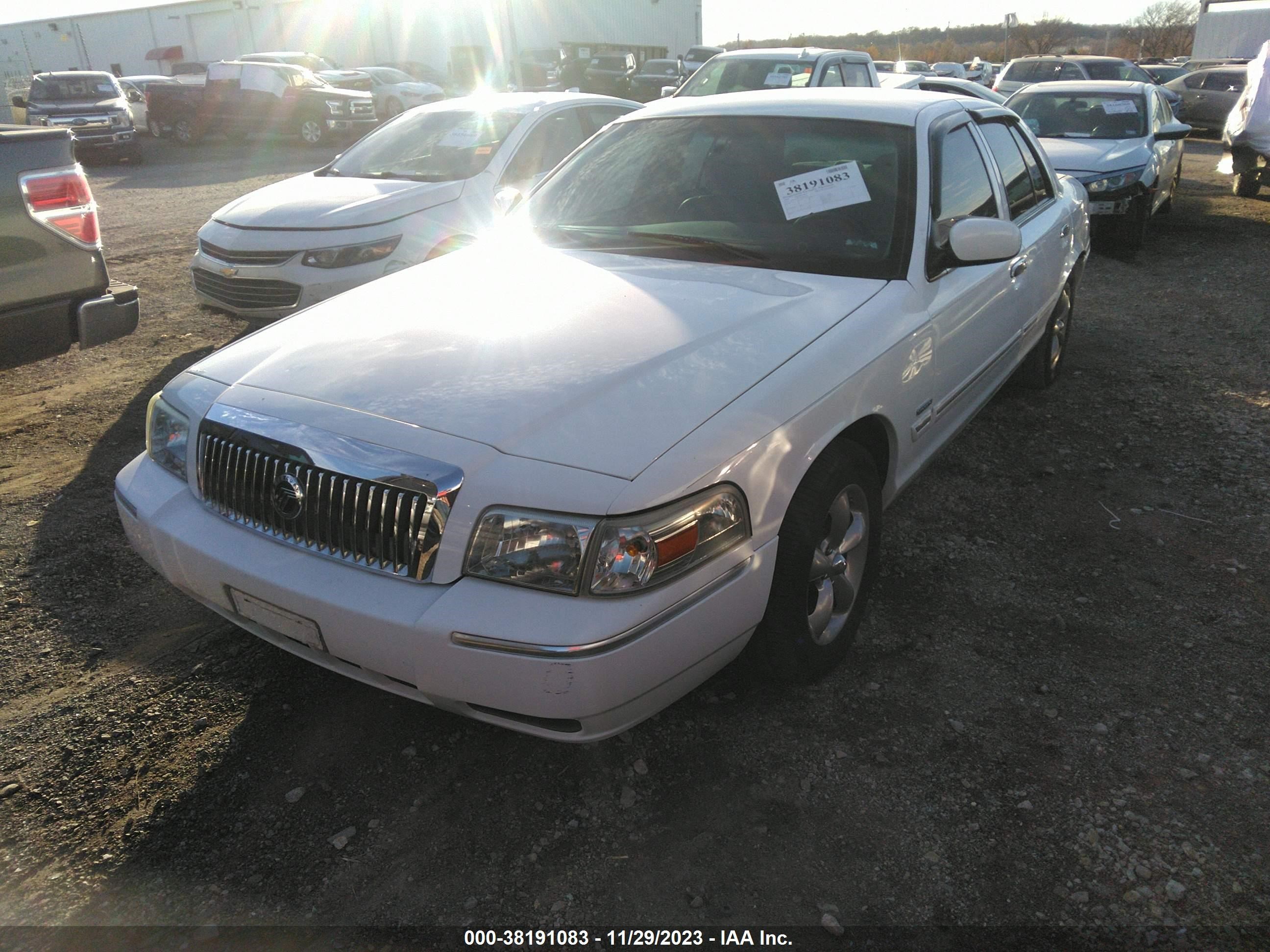 Photo 1 VIN: 2MEHM75V79X632270 - MERCURY GRAND MARQUIS 