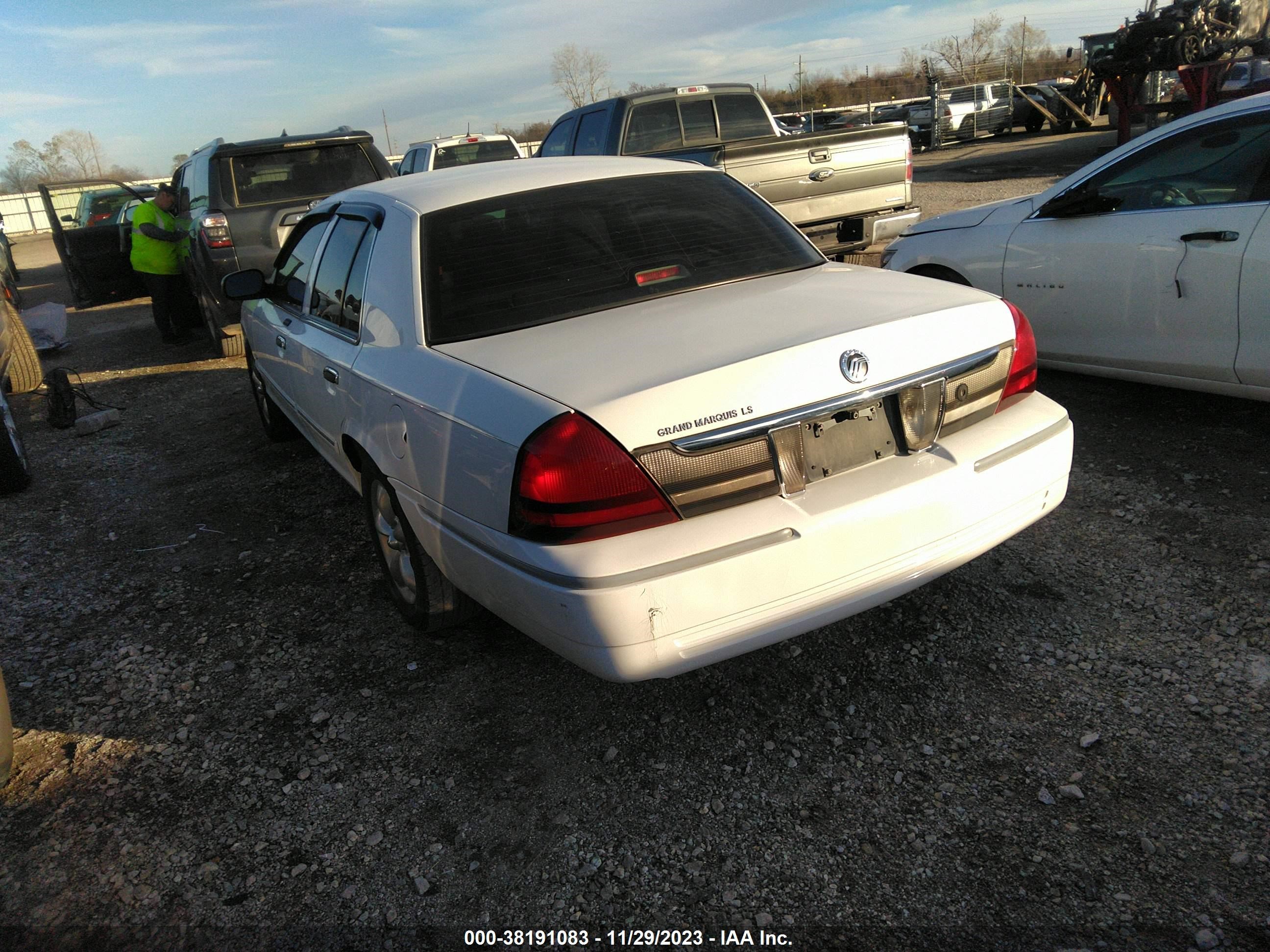 Photo 2 VIN: 2MEHM75V79X632270 - MERCURY GRAND MARQUIS 