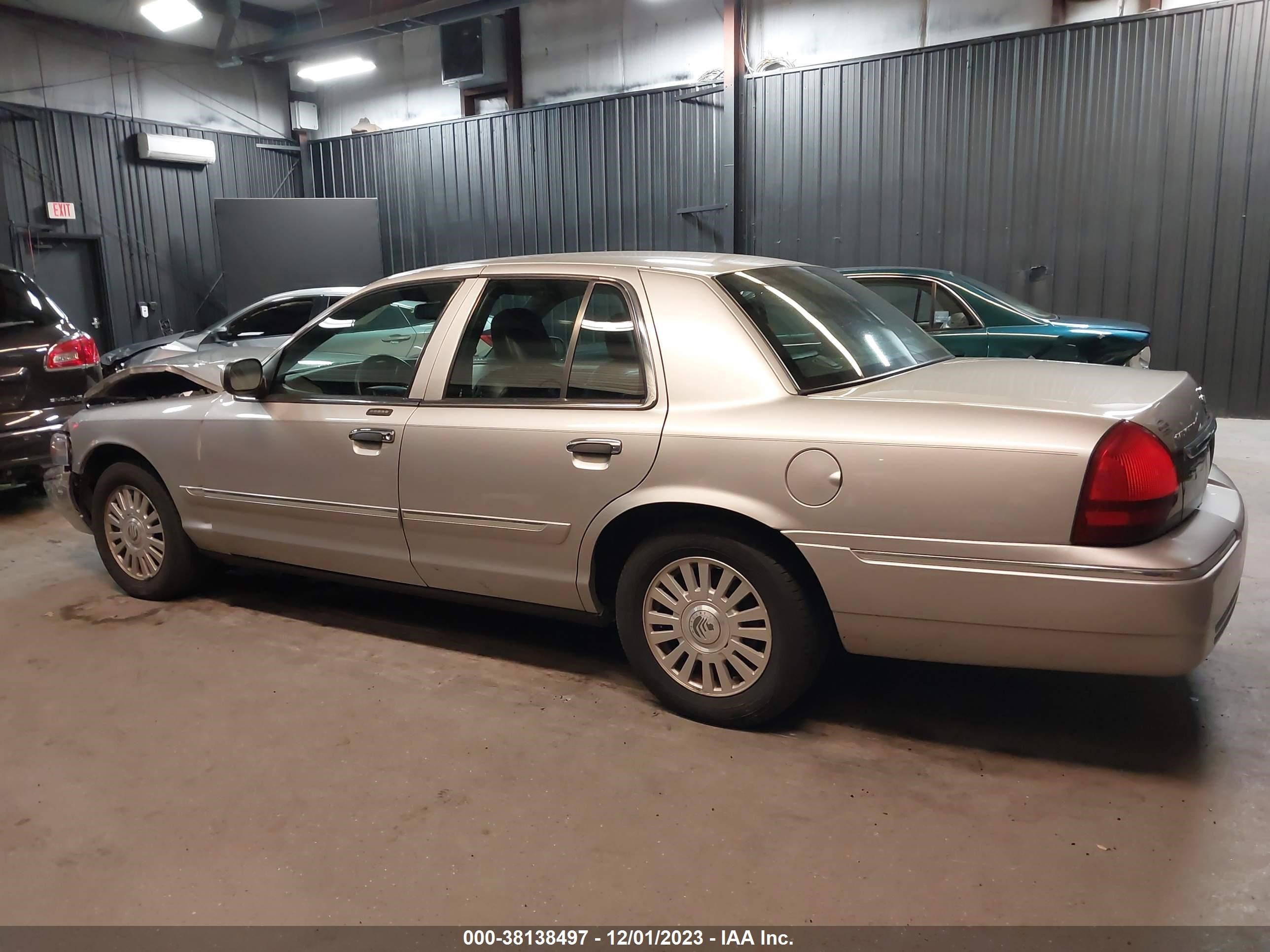 Photo 13 VIN: 2MEHM75V86X616008 - MERCURY GRAND MARQUIS 