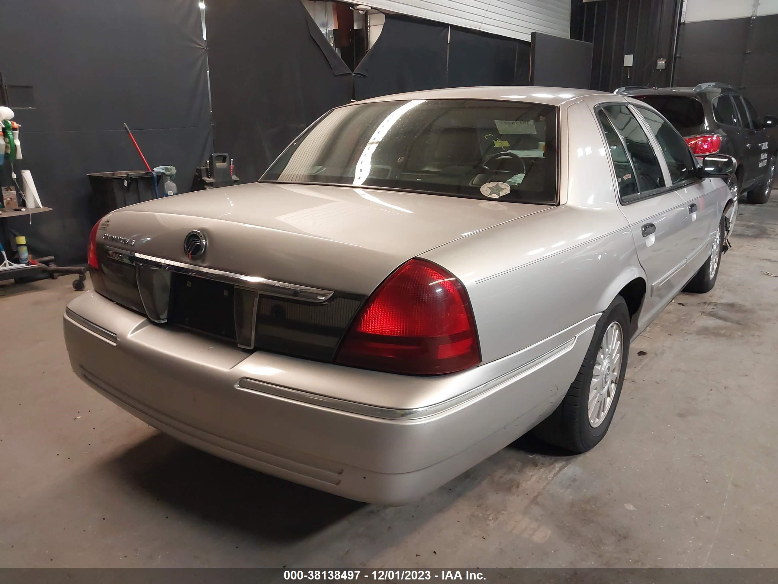 Photo 3 VIN: 2MEHM75V86X616008 - MERCURY GRAND MARQUIS 