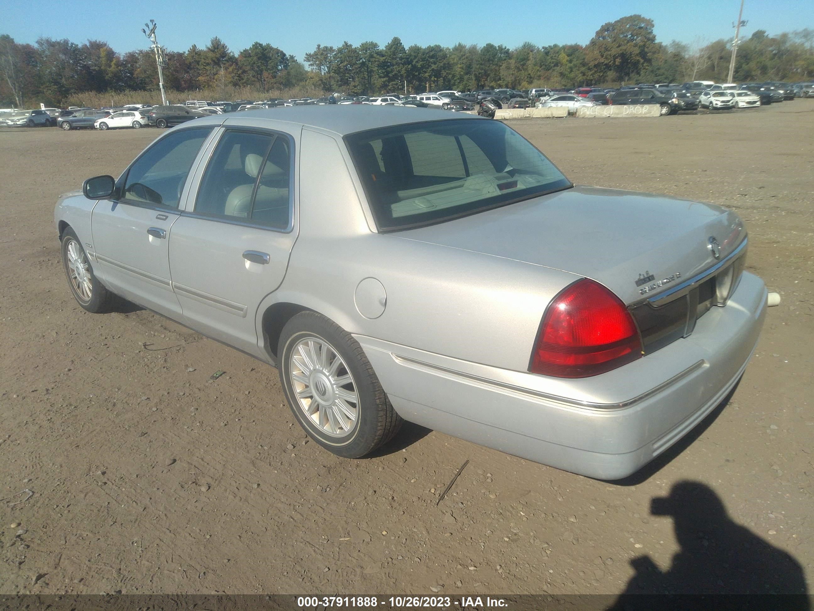 Photo 2 VIN: 2MEHM75V89X626347 - MERCURY GRAND MARQUIS 