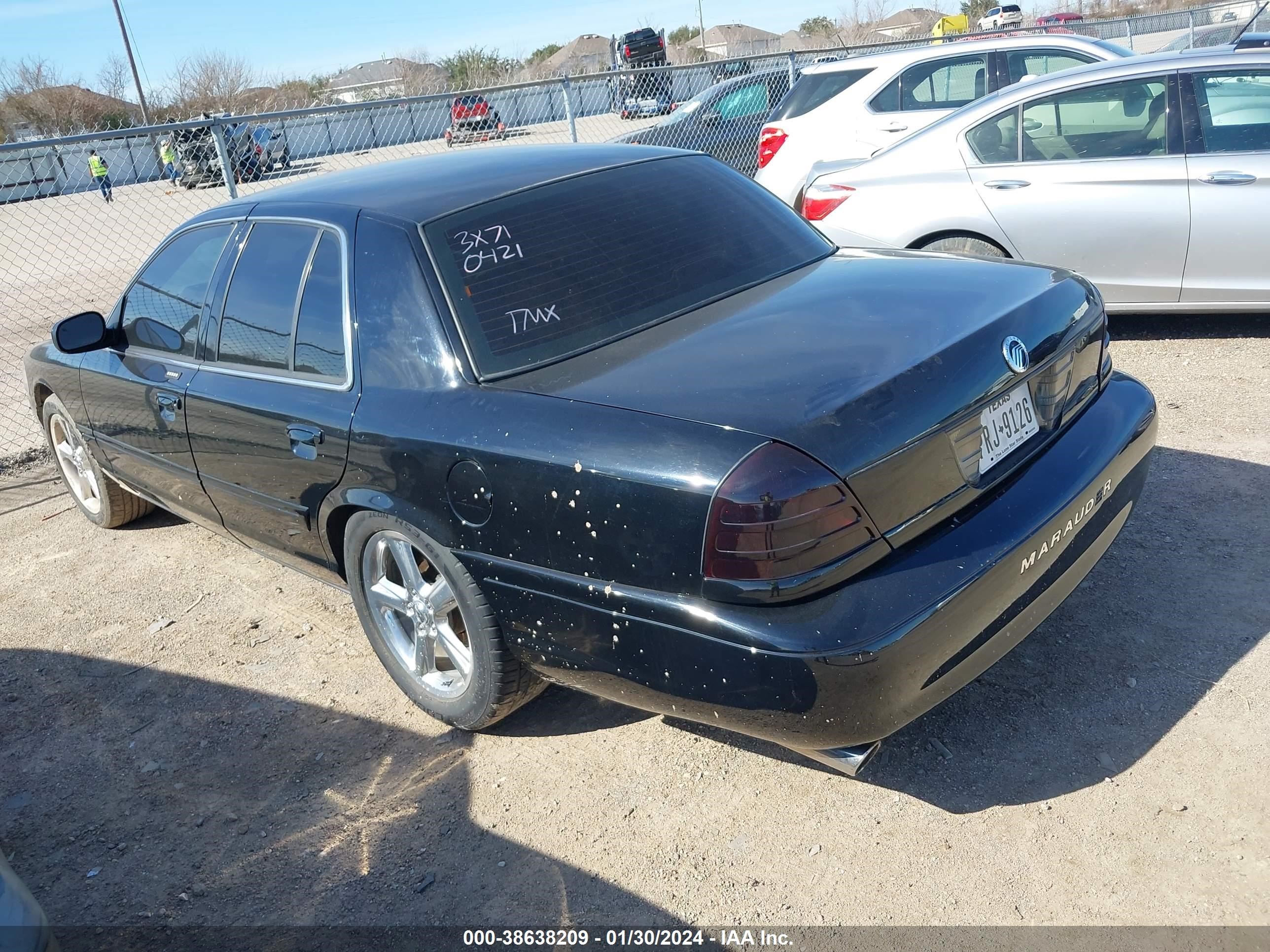 Photo 2 VIN: 2MEHM75VX3X710421 - MERCURY MARAUDER 